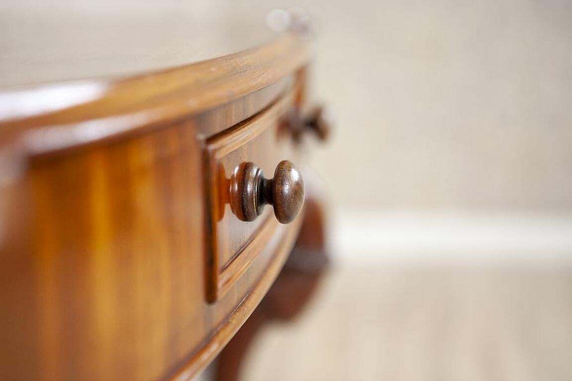 2407.0 Elegant Mahogany Vanity Table In Light Brown From The Late 19th Century photo