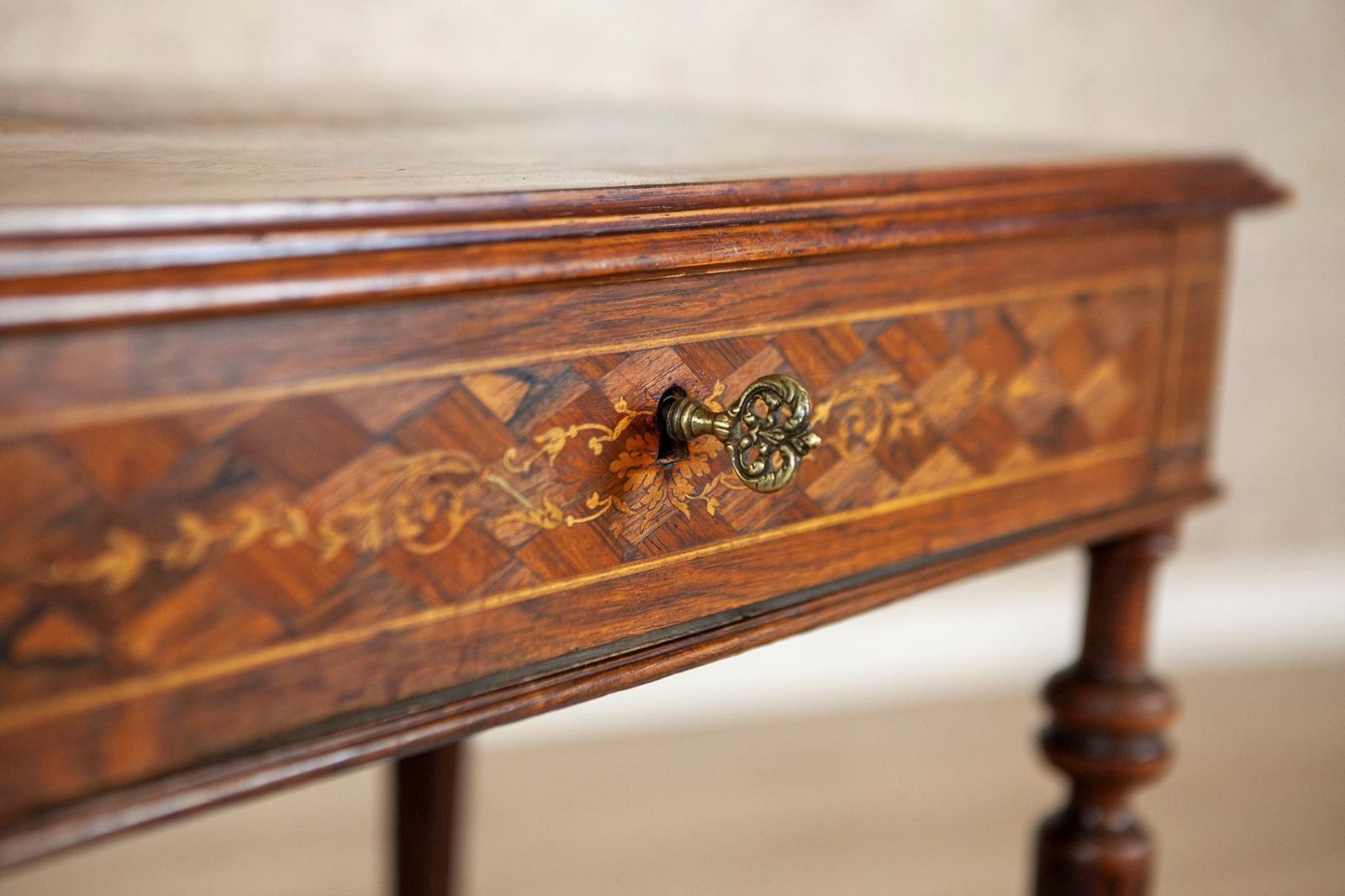 French Louis XVI Mahogany & Walnut Marquetry Side Table From The Early 20th Cent photo 1195.0
