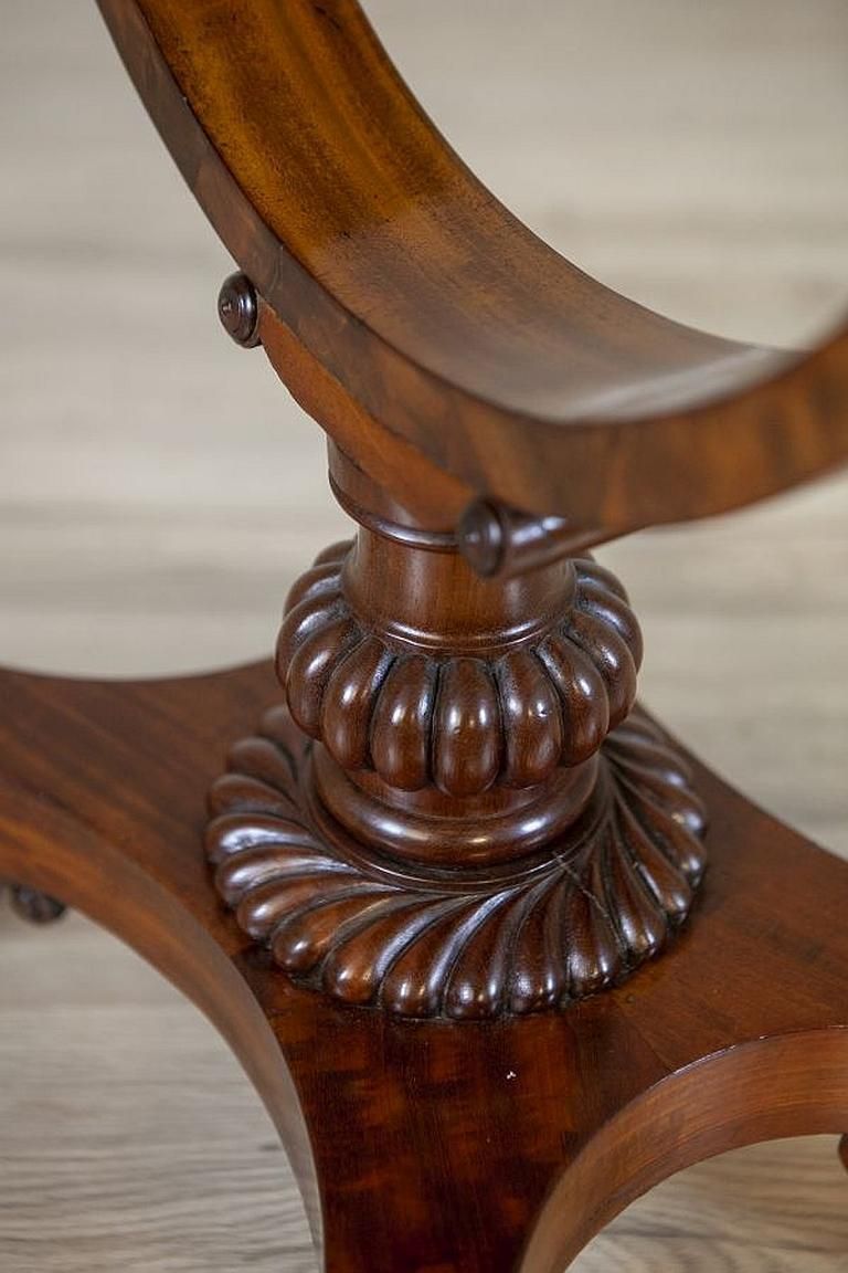 photo vinterior Victorian Mahogany Wood And Veneer Sewing Table Circa 1850