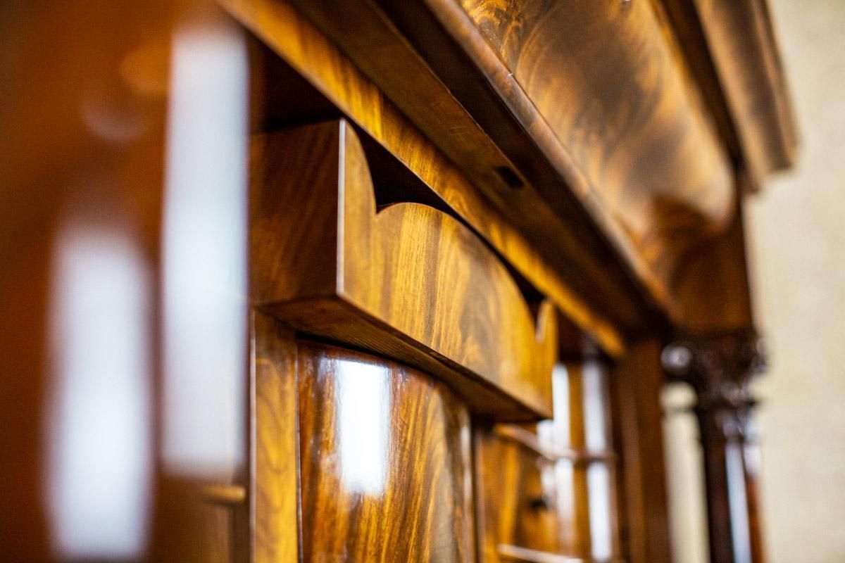 photo furniture 19th Century Biedermeier Mahogany Secretary Desk In Beautiful Graining