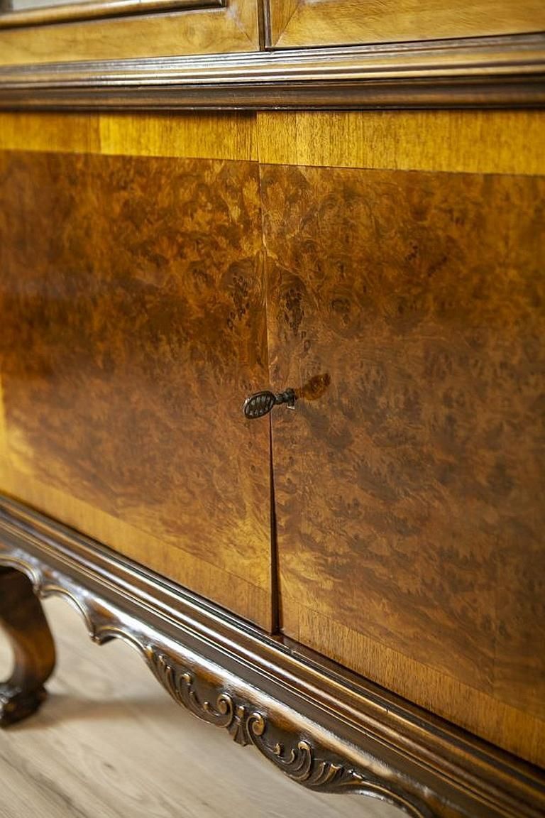 photo furniture Mahogany Wood & Veneer Display Cabinet In Chippendale Style From The 1930s