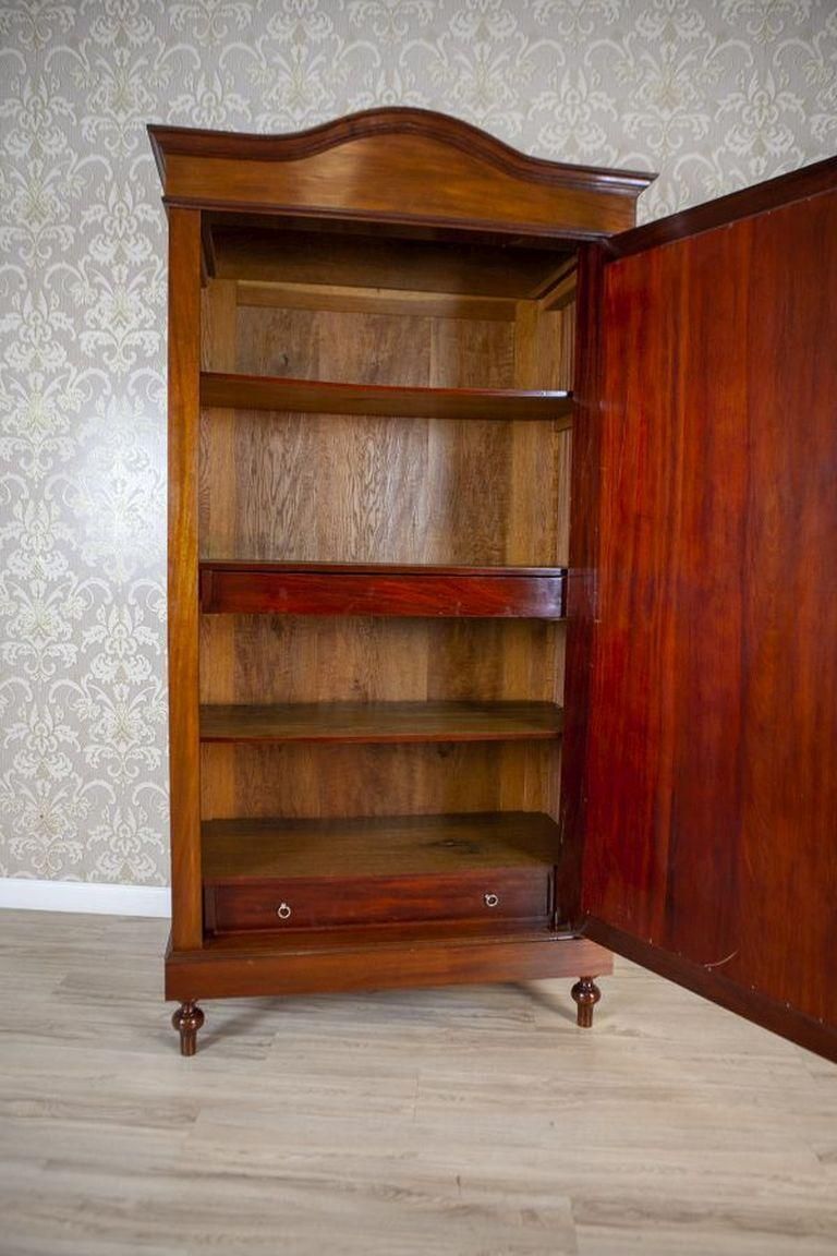 20th Century Mahogany Linen Press With Mirror photo vinterior