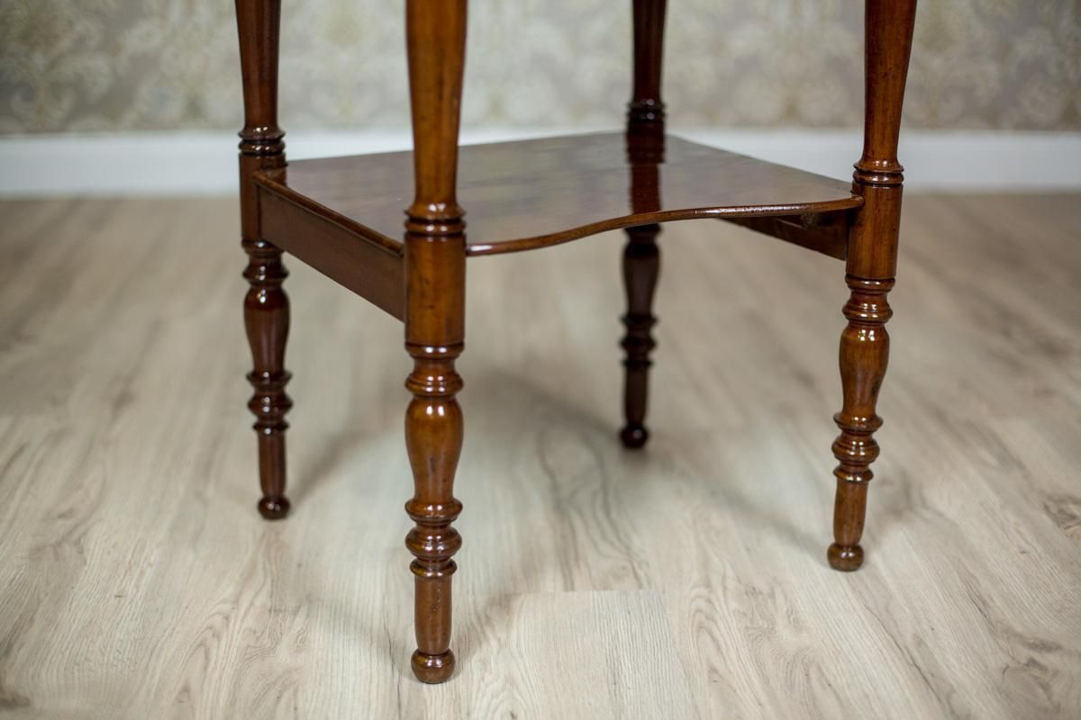 photo vinterior Dresser / Desk / Dressing Table In Brown Venered With Mahogany, Circa 1860
