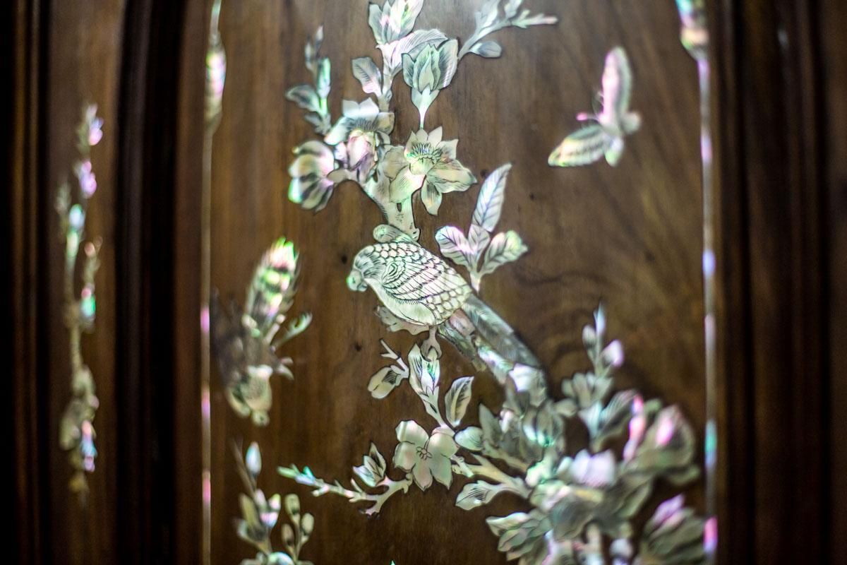 3890.0 Oriental Cabinet With Mother Of  Pearl, Turn Of The 19th And 20th Centuries photo