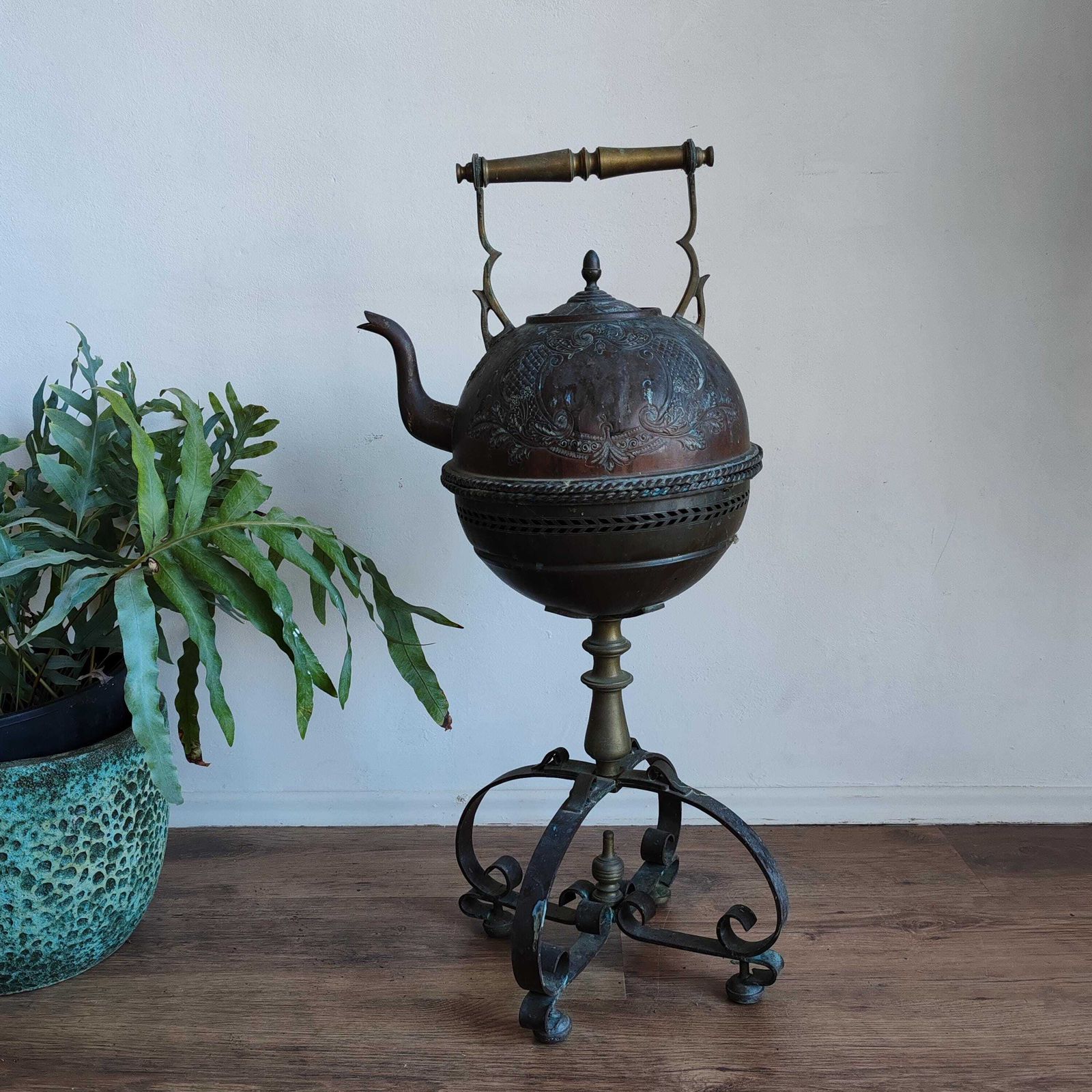 Rare 1920s French Copper Kettle & Warmer Stand Belle époque Antique, Watertight Ornate Courtyard Find From Grasse France Stunning Functional