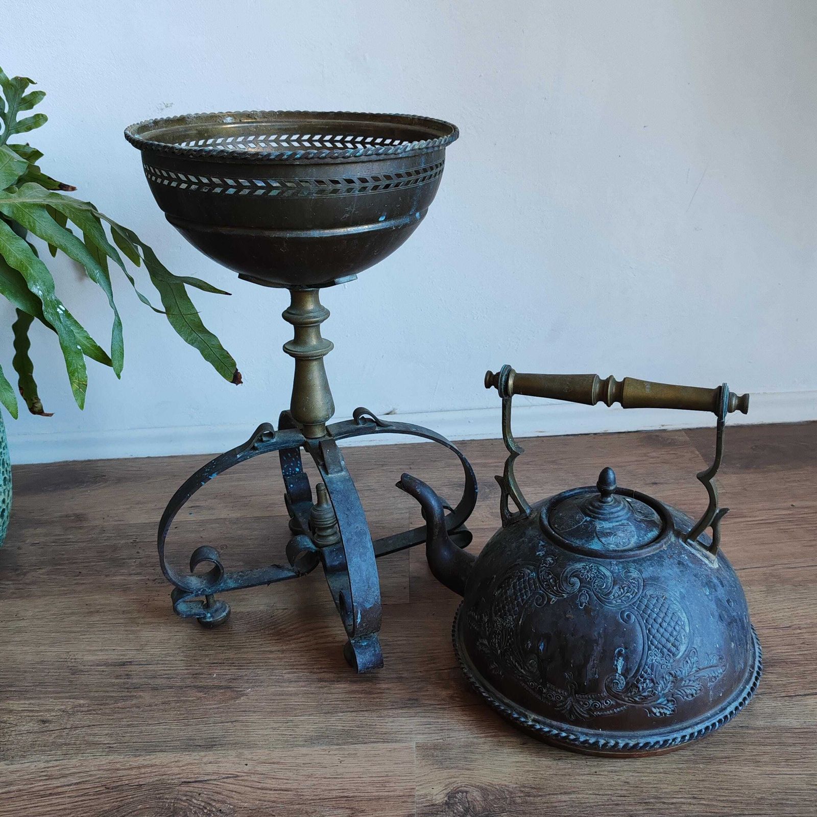 Rare 1920s French Copper Kettle & Warmer Stand Belle époque Antique, Watertight Ornate Courtyard Find From Grasse France Stunning Functional photo vintage