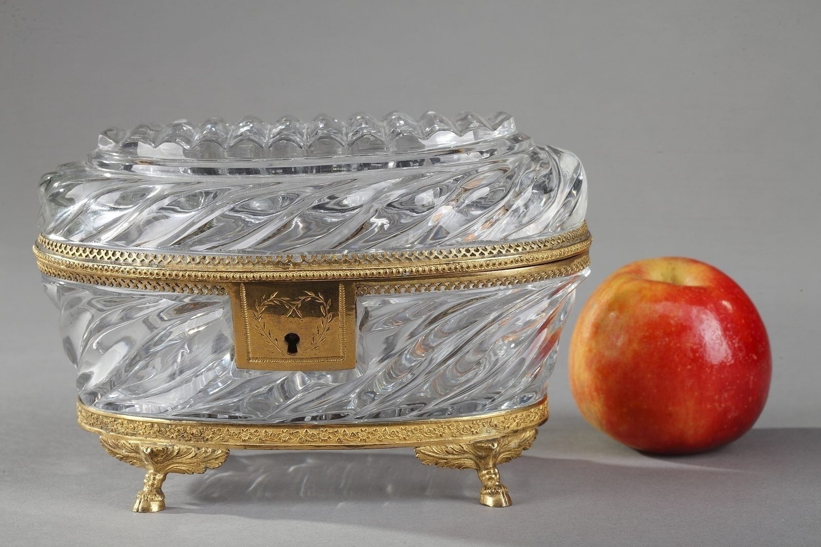 Coffret à bijoux d'époque Charles X en cristal taillé et ormolu photo furniture