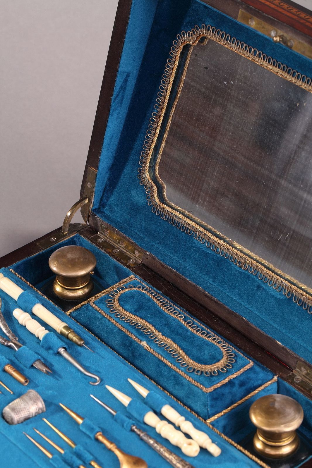photo vinterior Boîte à couture Napoléon III en bois de loupe