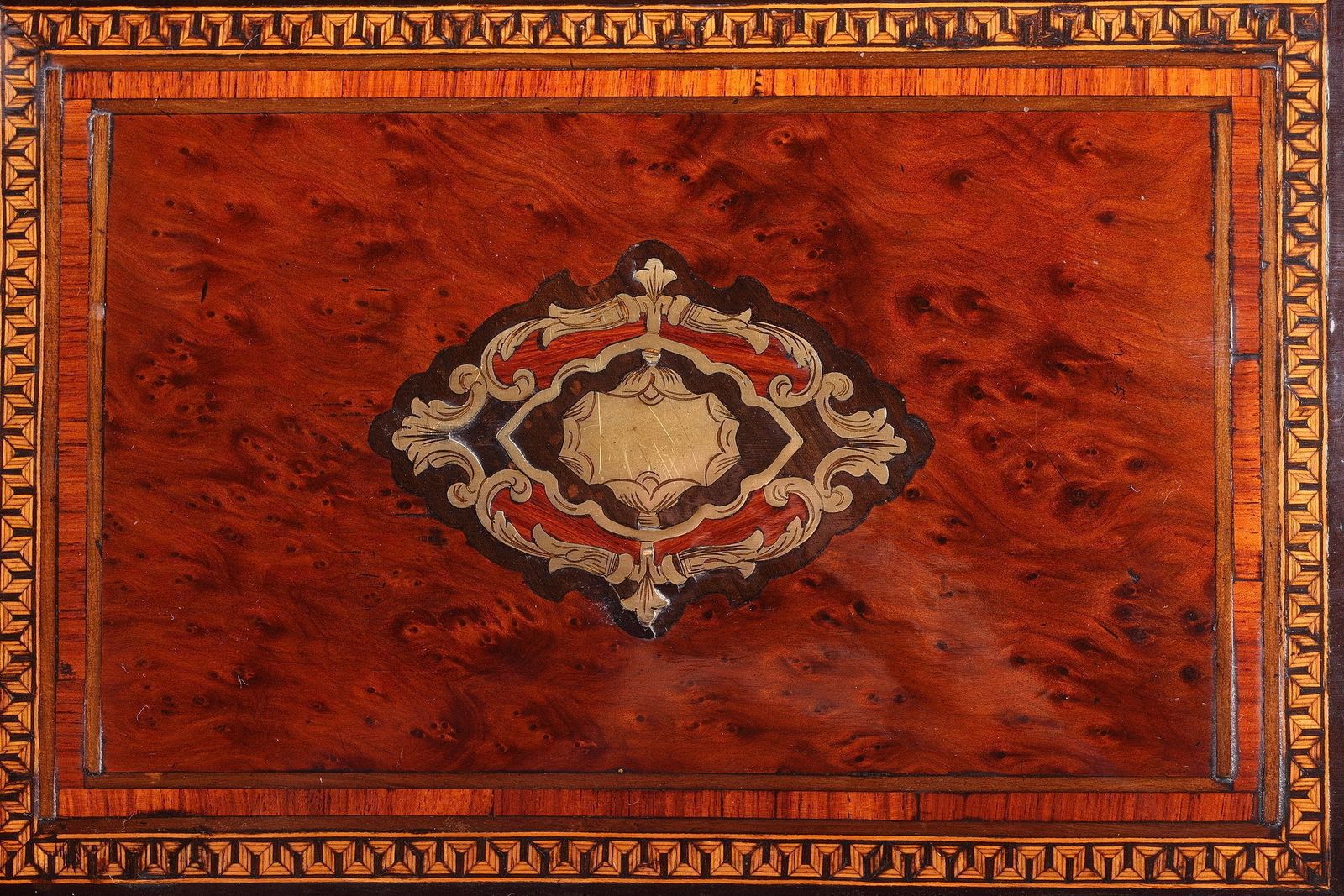 photo buy Boîte à couture Napoléon III en bois de loupe