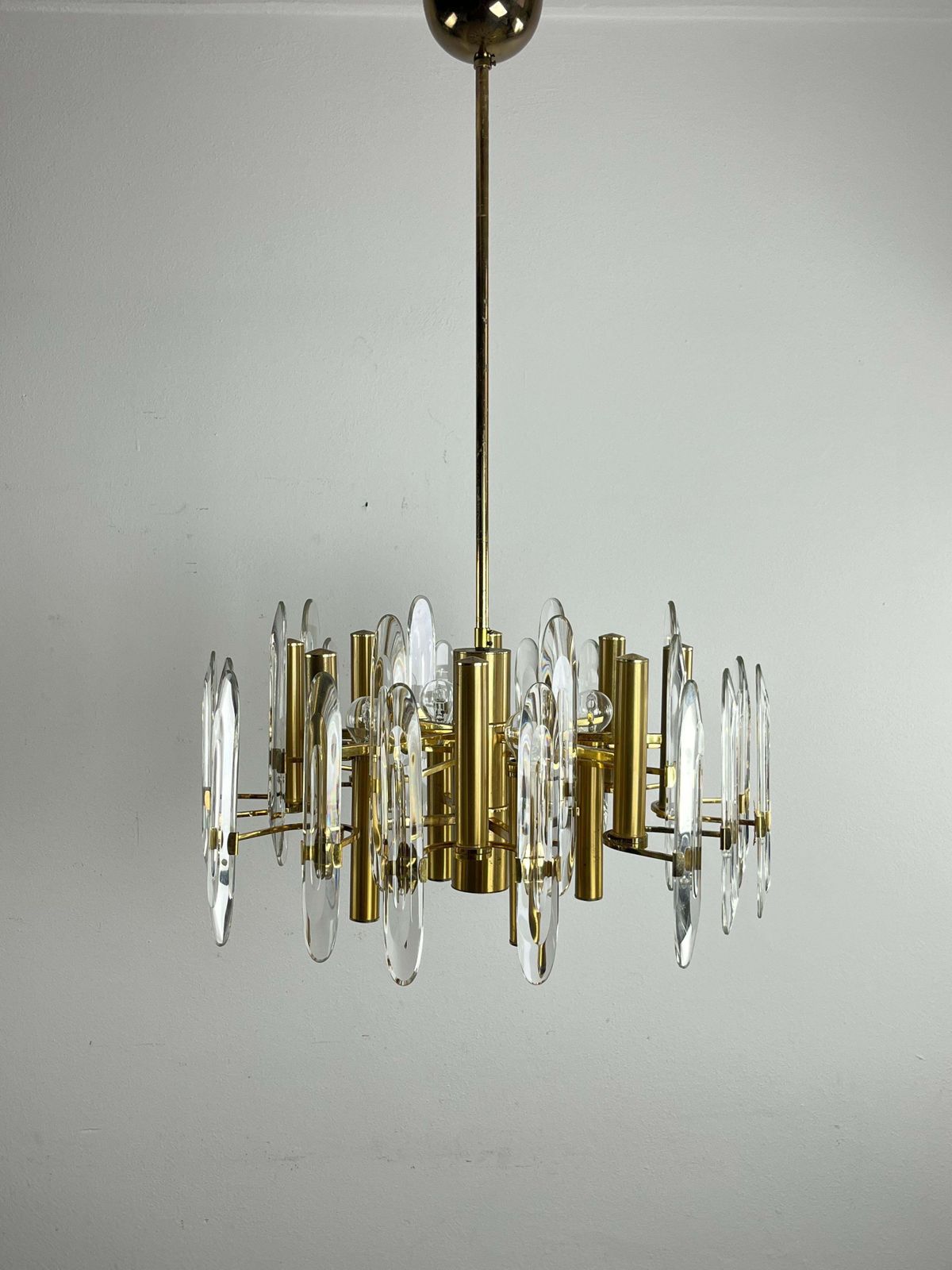 Italian Mid Century Sciolari 12 Light Brass And Crystal Chandelier photo vintage