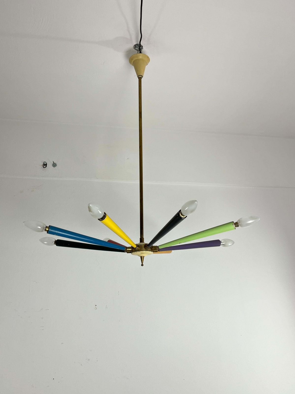 photo vinterior Mid Century Sputnik Chandelier 8 Brass Arms, Colored Enamels, Arredoluce 1950s