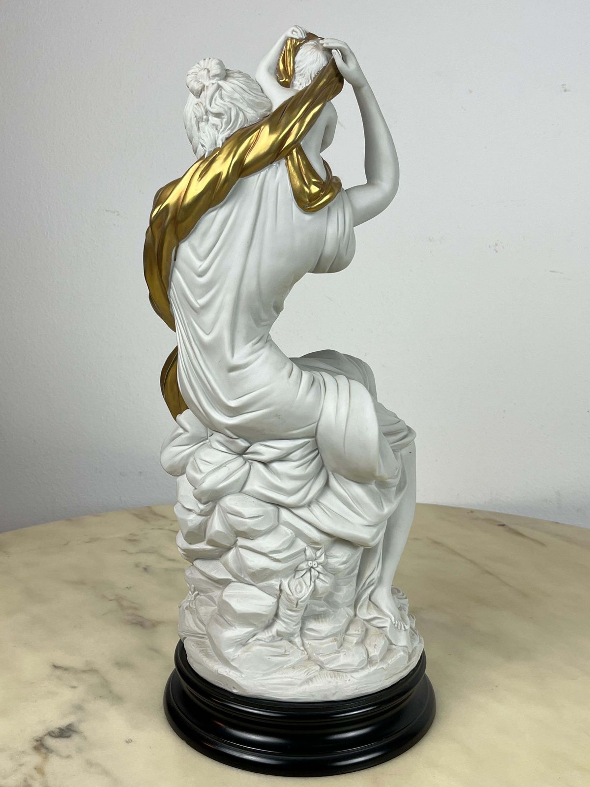 Large Carpiè Porcelain Statue, Made In Italy, 1970s photo vinterior