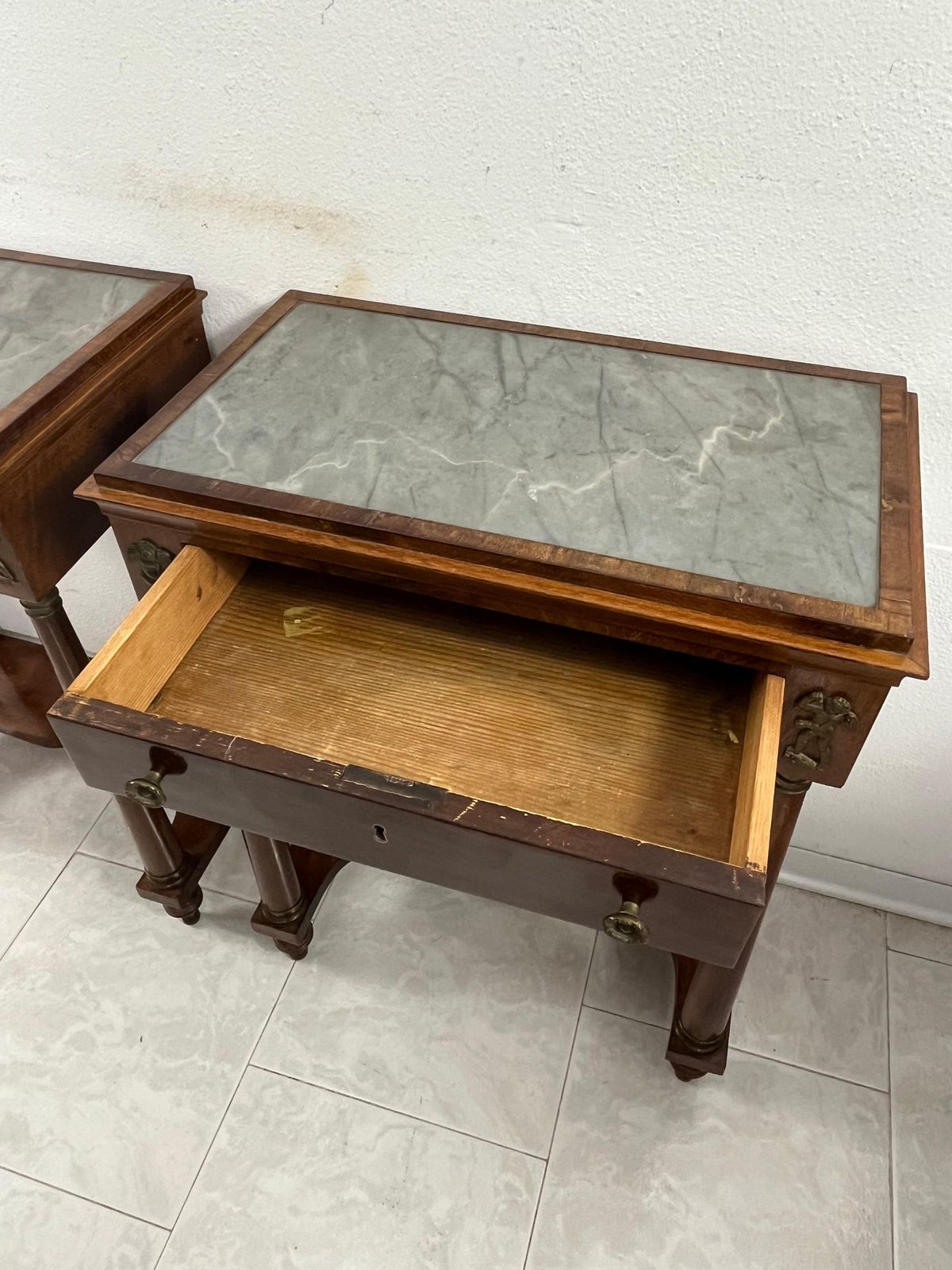 photo vinterior Set Of 2 Mid Century Italian Marble Top Nightstands, 1940s