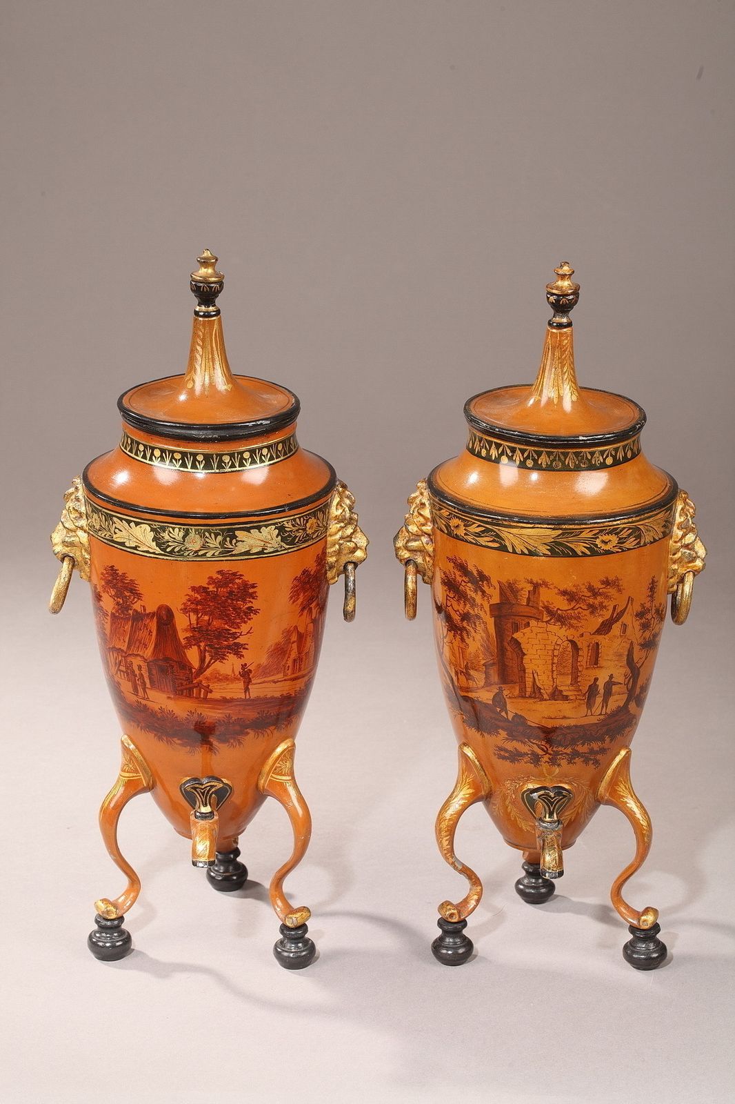 Paire de fontaines à boisson en tôle laquée, époque Empire photo for sale