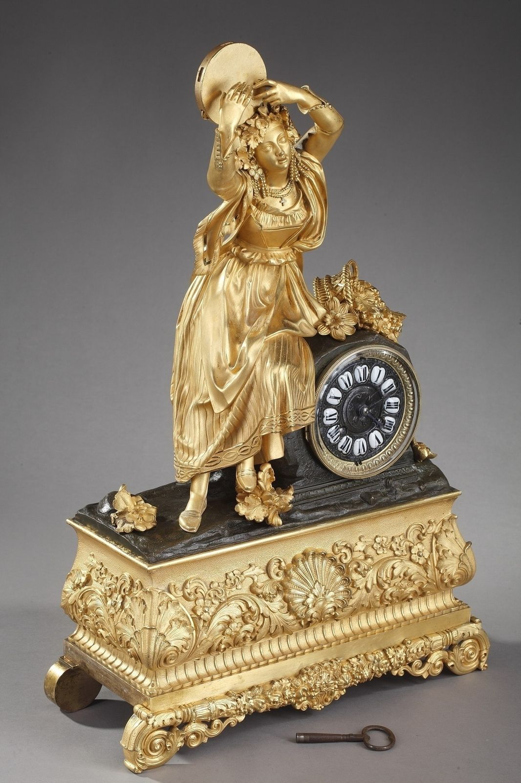 photo furniture Louis Philippe Ormolu-klok "Esmeralda" of "Danseres met tamboerijn"
