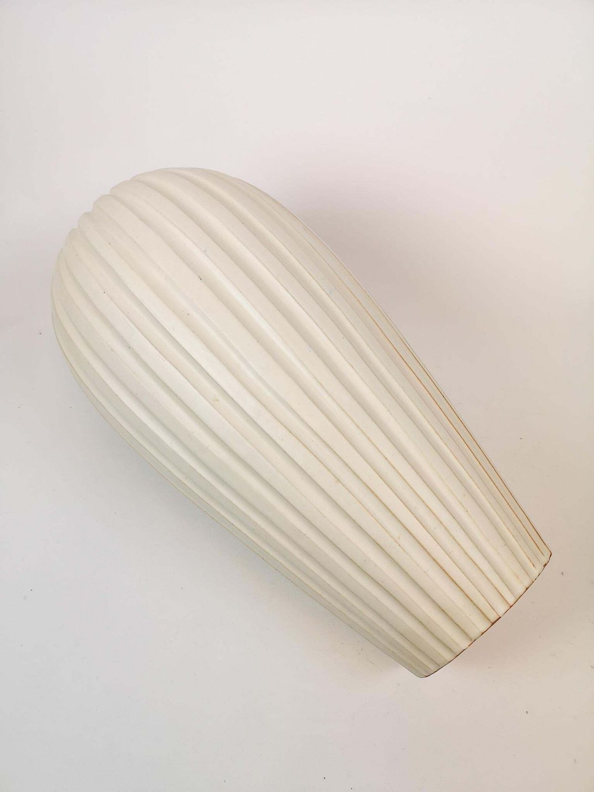Midcentury Floor Vase By Vicke Lindstrand, 1940s, Sweden photo vinterior