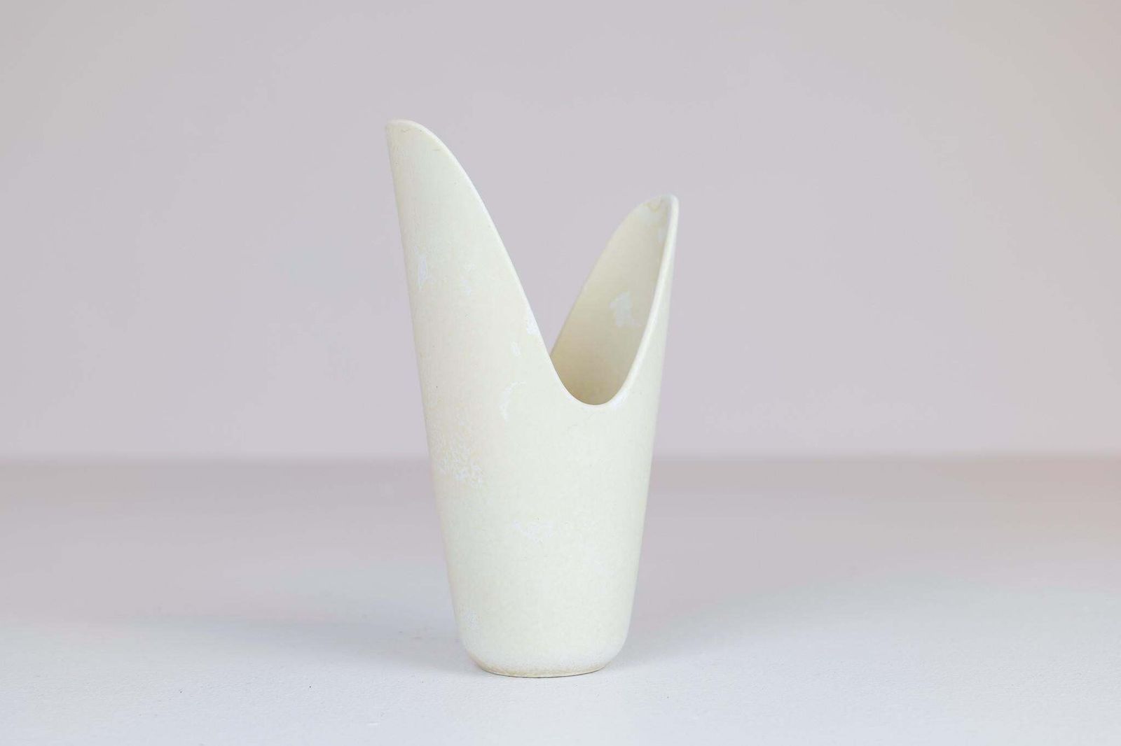 Midcentury Modern White "Pike Mouth" Vase Rörstrand By Gunnar Nylund, Sweden photo furniture