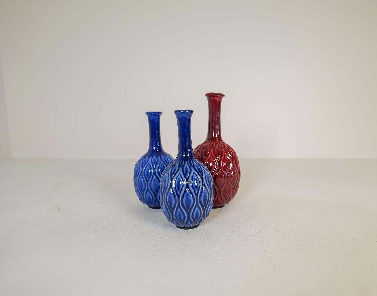 Midcentury Blue And Red Peacock Vases Sven Erik Skawonius Upsala Ekeby, 1950s photo Home Decor