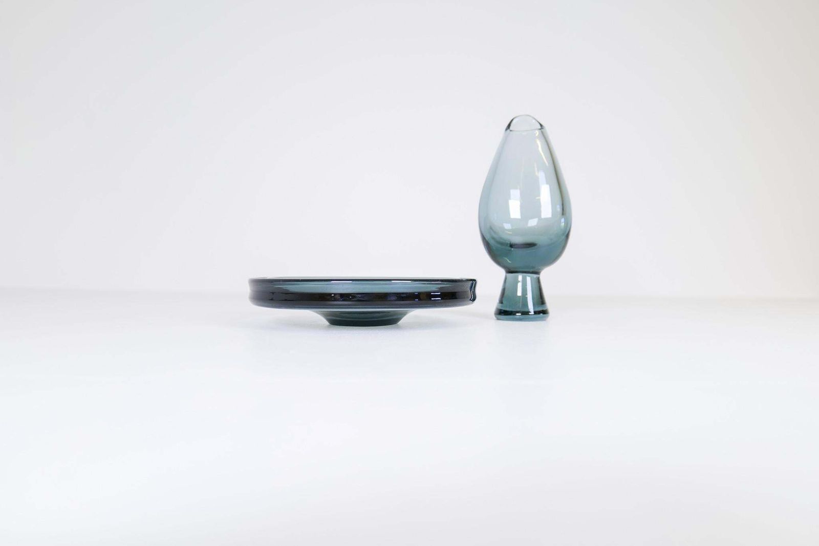 Midcentury Set Of 2 Art Glass Vessels By Vicke Lindstrand For Kosta Sweden photo furniture