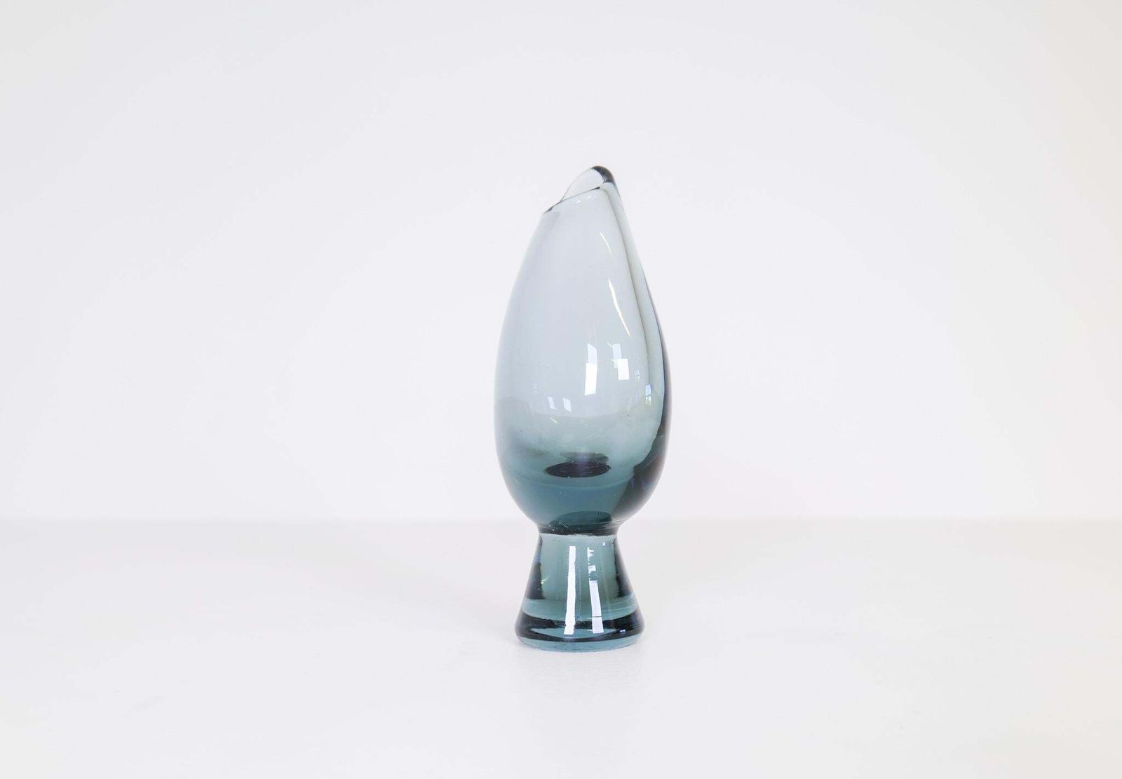 photo furniture Midcentury Set Of 2 Art Glass Vessels By Vicke Lindstrand For Kosta Sweden