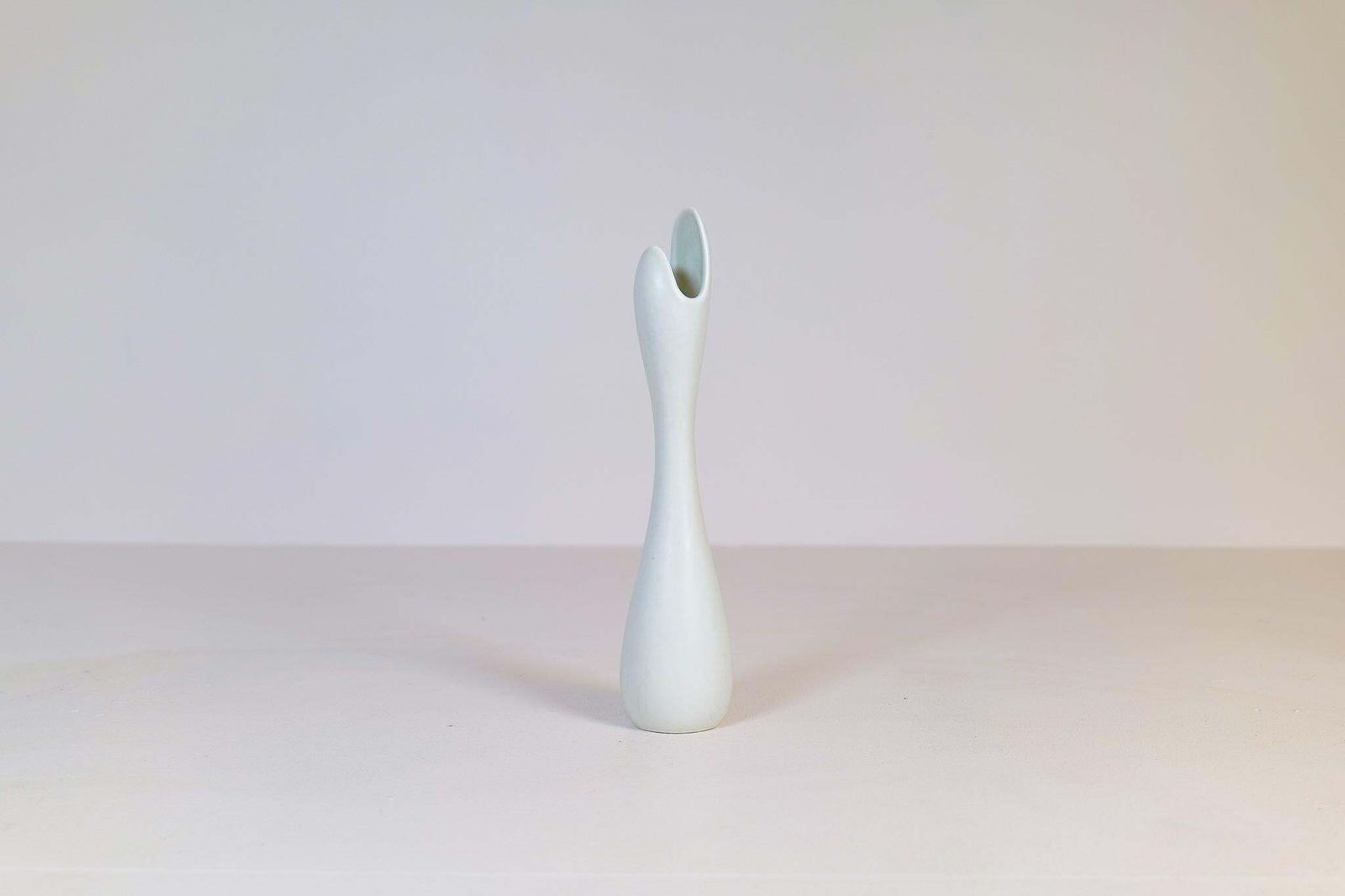 1240.0 Midcentury Modern Ceramic Vase "Caolina" Gunnar Nylund Rörstrand, Sweden photo