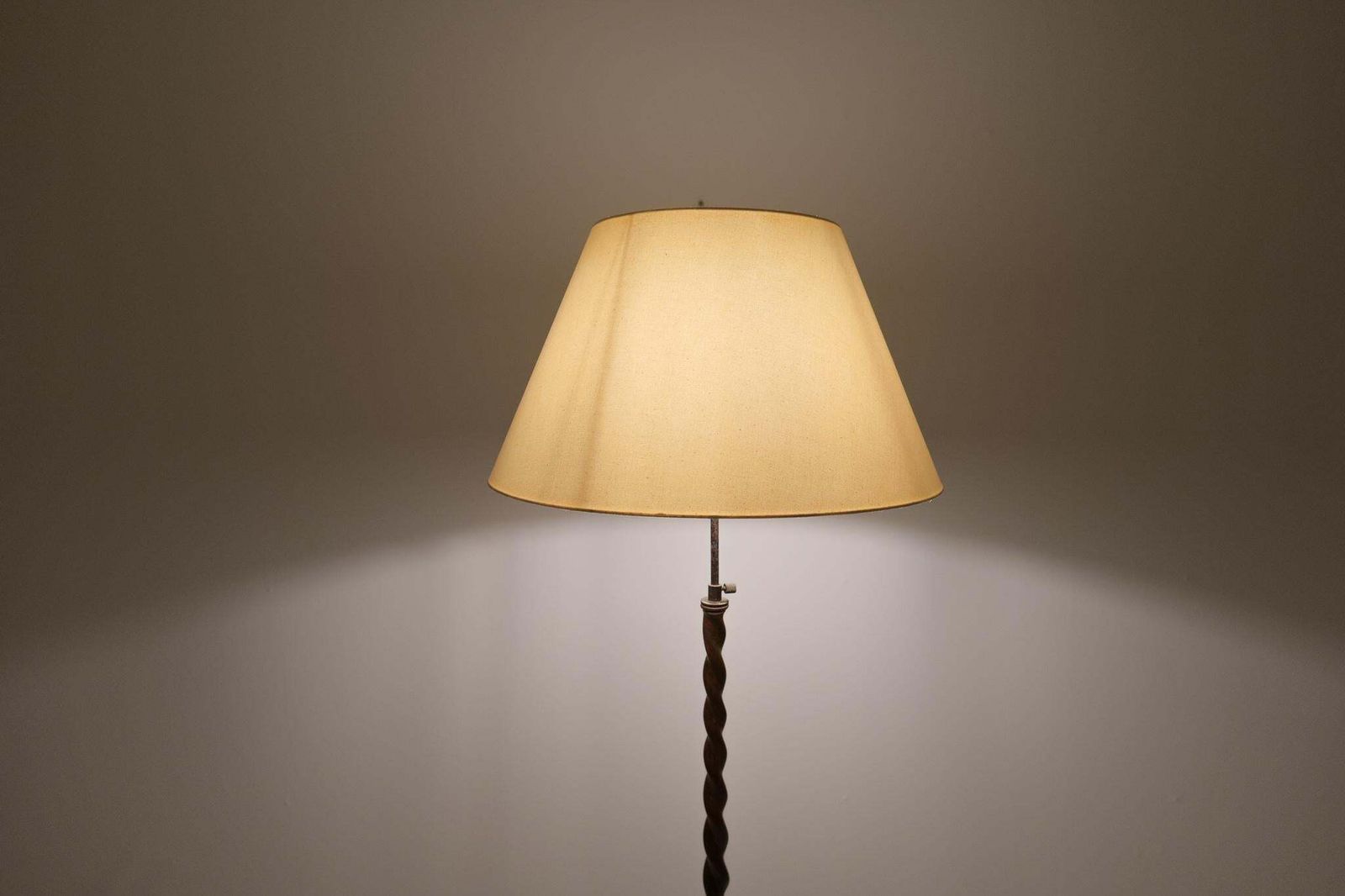 photo vinterior Art Deco Organic Swirl Floor Lamp In Stained Birch Sweden, 1940s