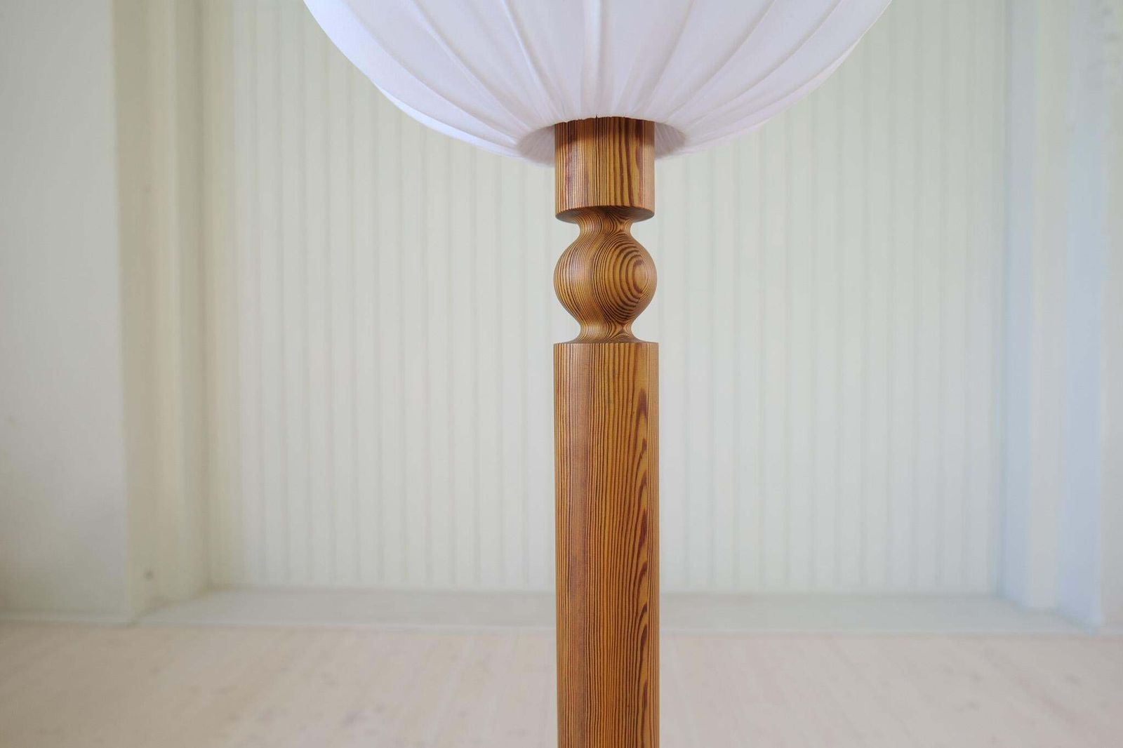 Scandinavian Modern Sculptural Floor Lamp In Pine Uno Kristiansson, Sweden 1970s photo 2616.0