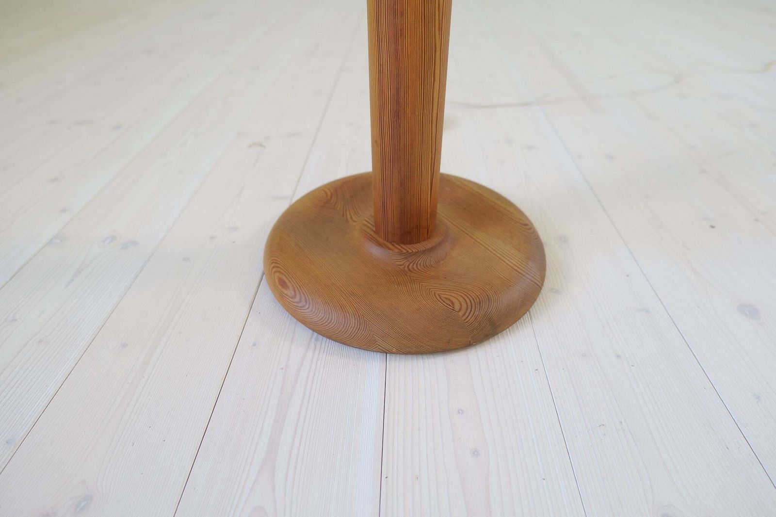 Scandinavian Modern Sculptural Floor Lamp In Pine Uno Kristiansson, Sweden 1970s photo buy