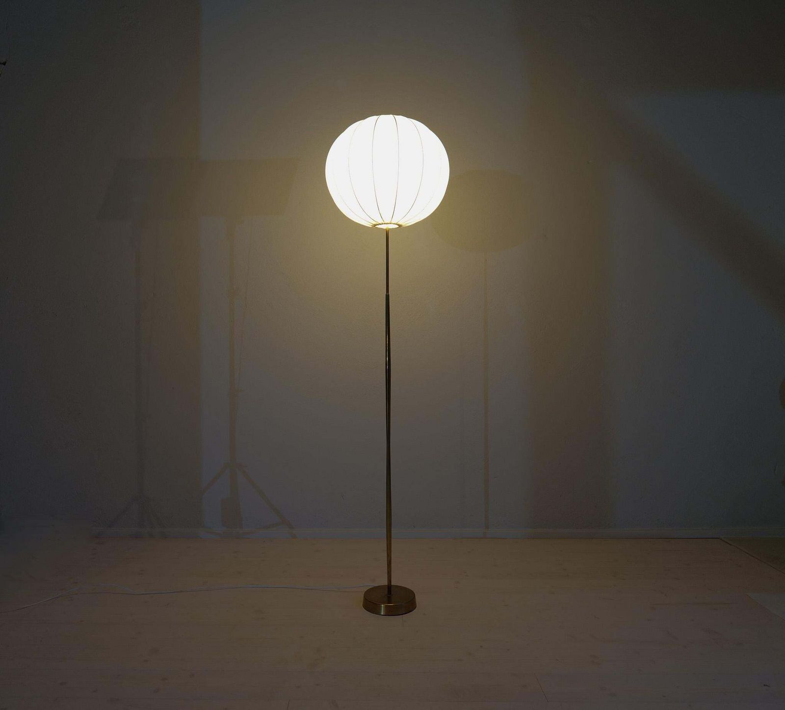 photo vinterior Midcentury Modern Asea Brass Floor Lamp With Round Cotton Shade, Sweden, 1960s
