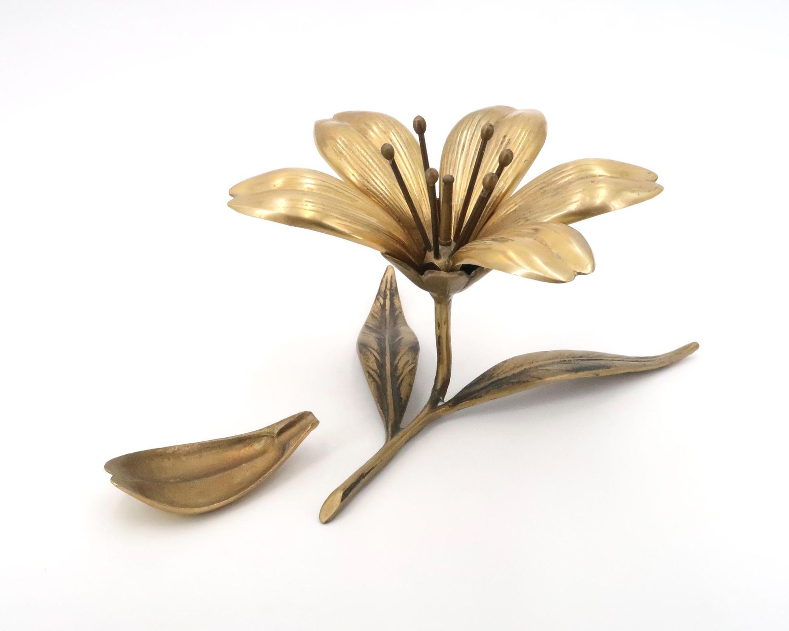 Brass Sculpture, Flower With 6 Petals Dishes Or Ashtrays, 1960s / Boho Chic Shabby Bohemian Folk Mid Century Modern, Hollywood Regency photo Home Decor