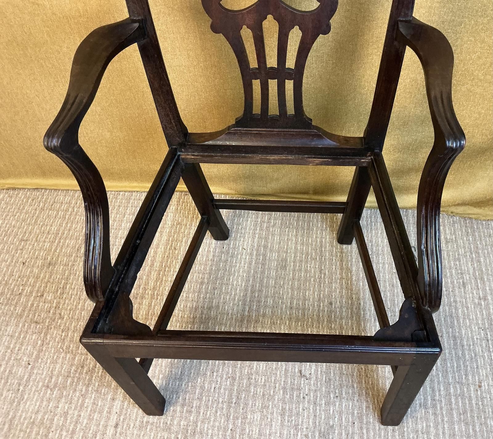 photo furniture Georgian Style Mahogany Armchair