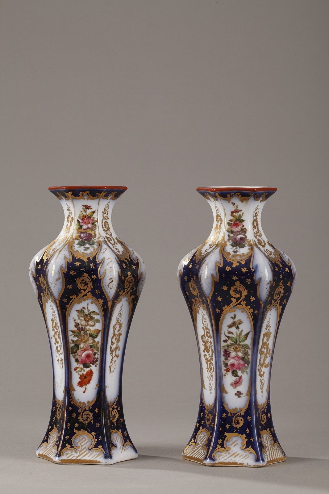 Paire de vases en porcelaine Napoléon III photo furniture