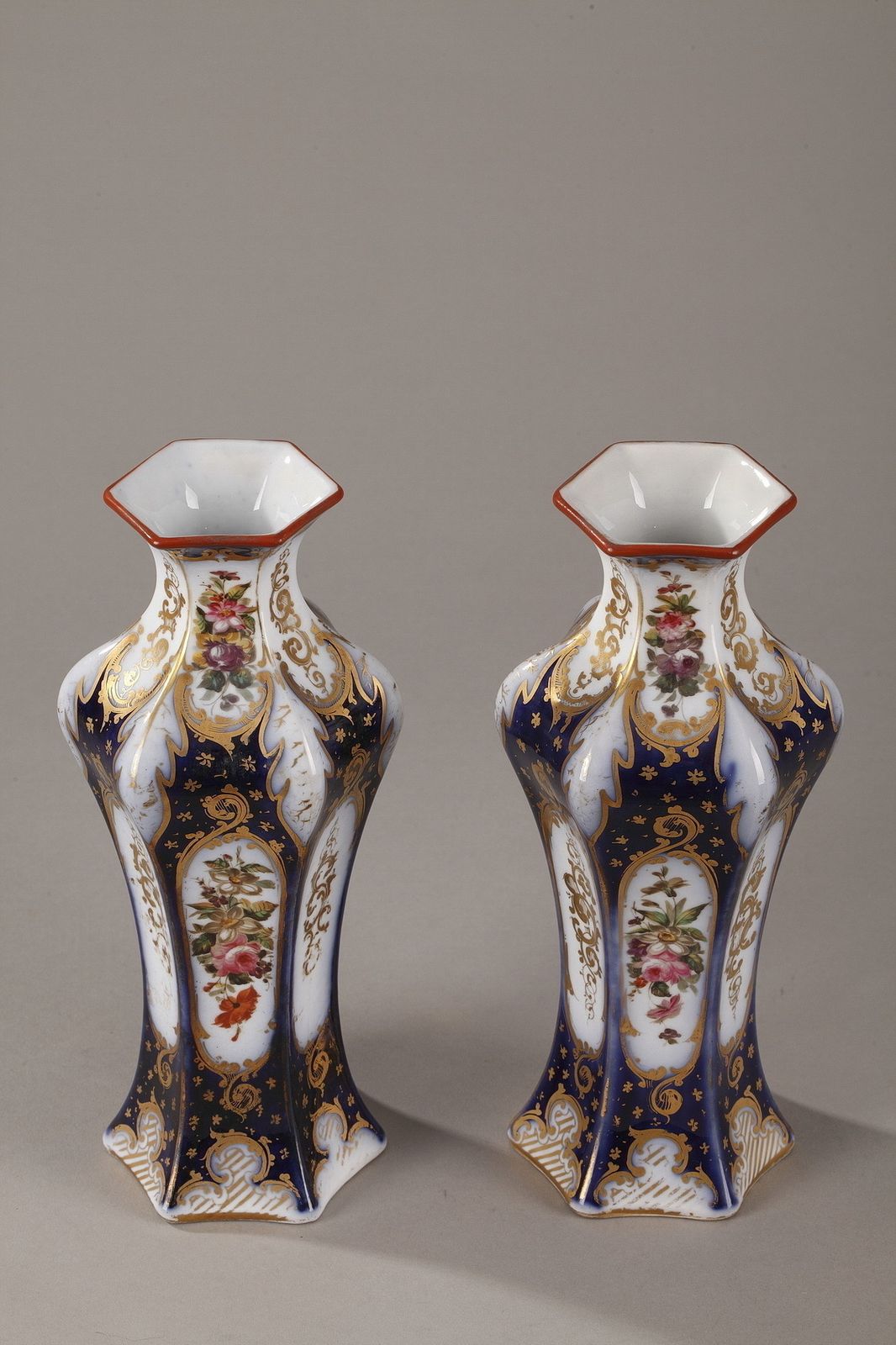 Paire de vases en porcelaine Napoléon III photo for sale