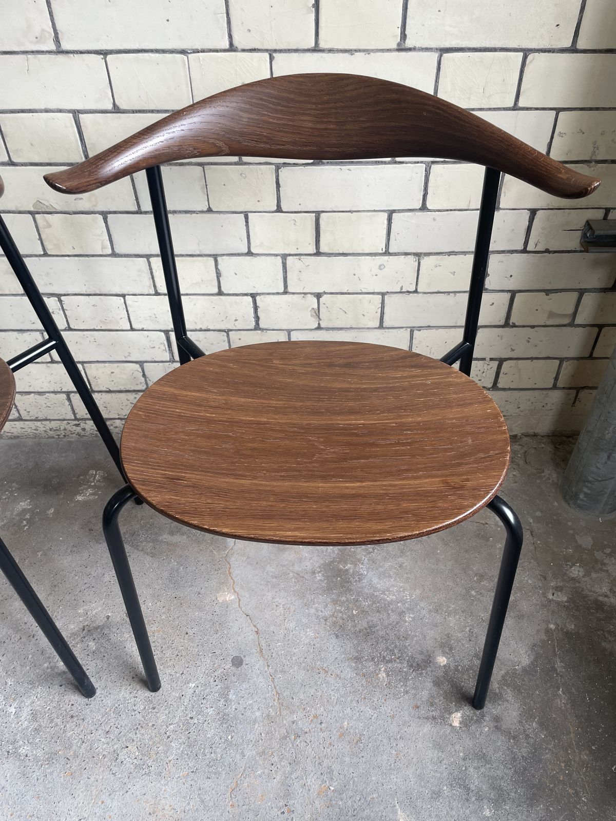 2x Carl Hansen & Søn Ch88t Chairs Designed By Hans J Wegner In Oak With Black Powder Coated Frame photo 575.0