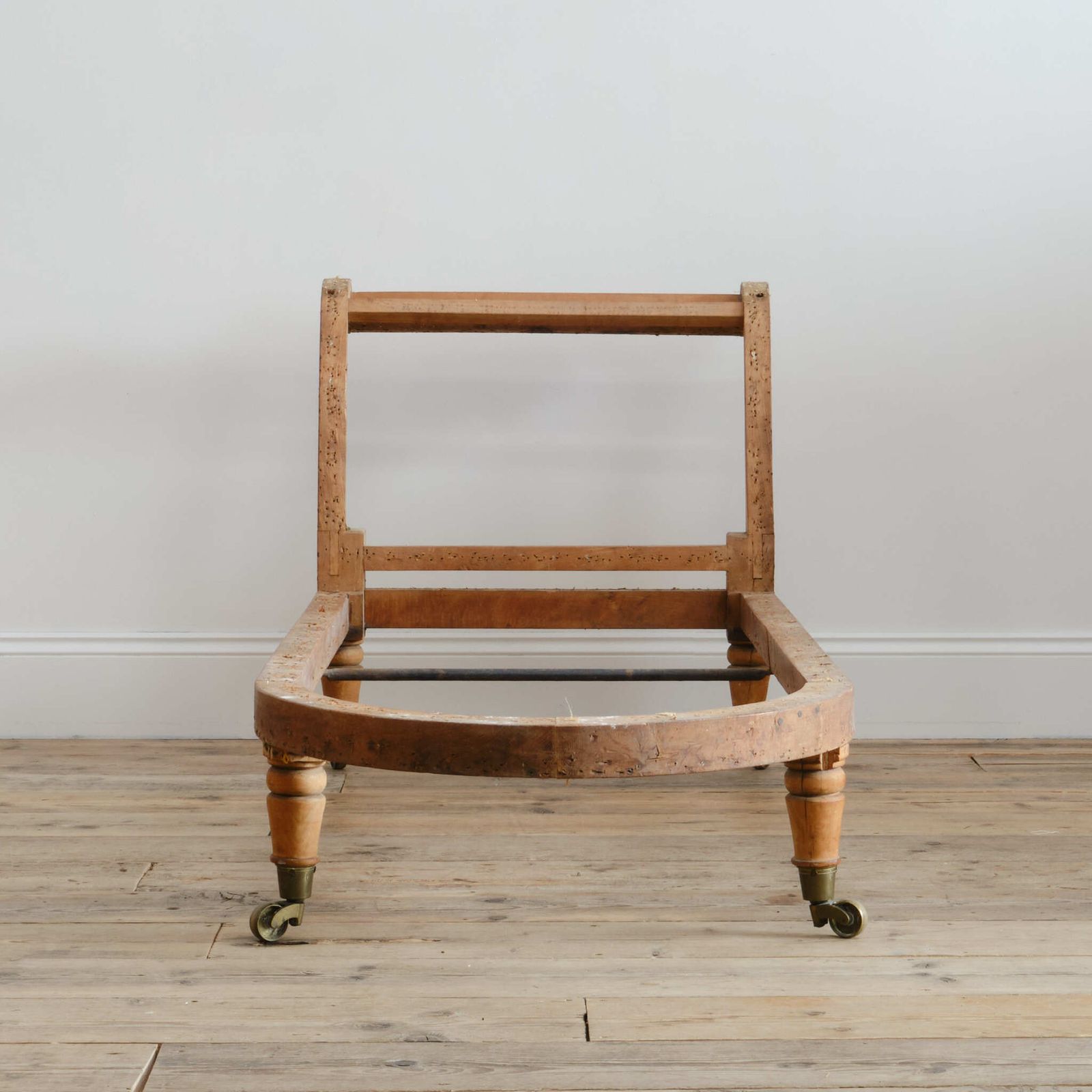 Regency Daybed Frame photo vinterior