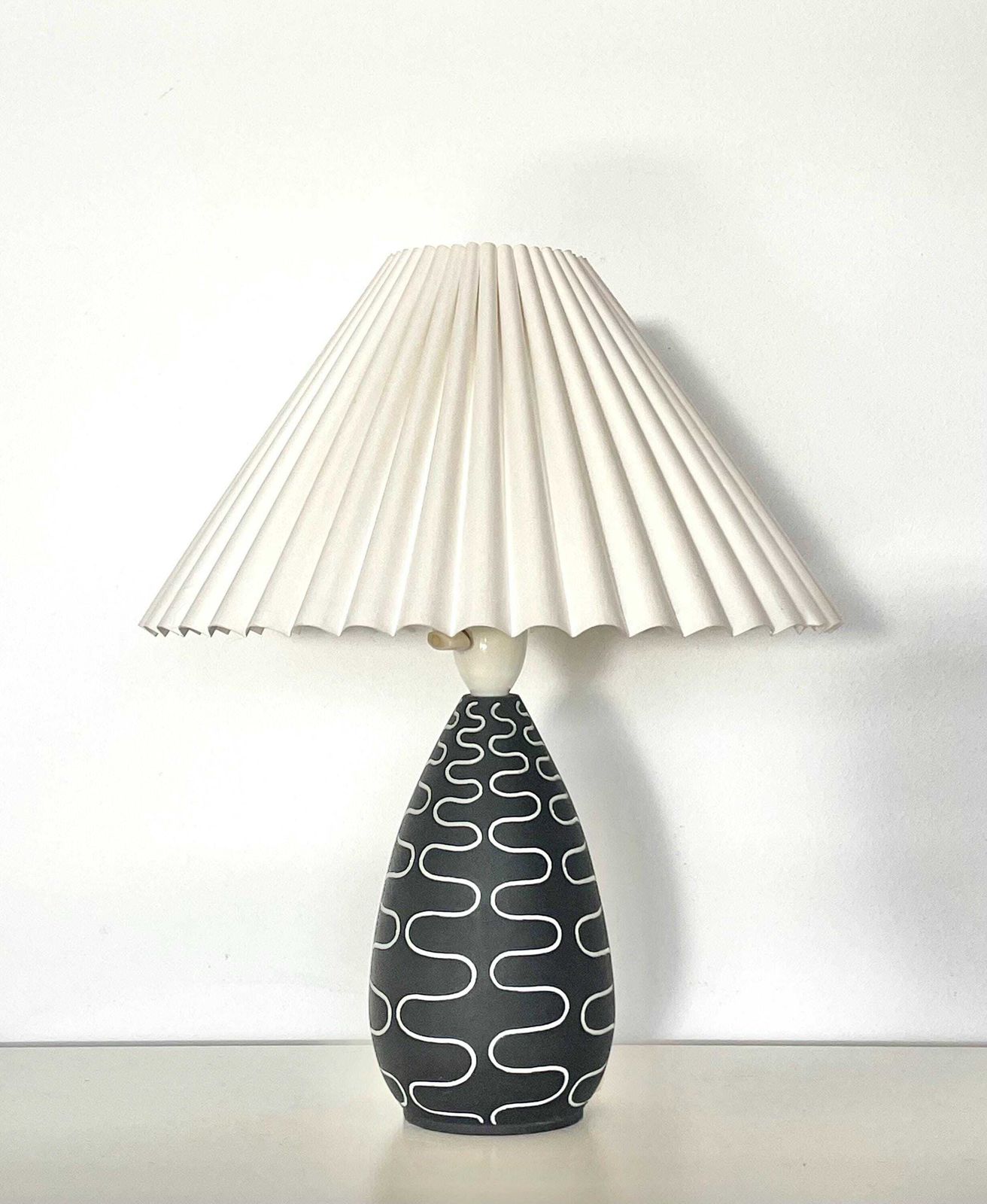 Vintage Mid Century Danish Helge østergaard Artistic Black/White Sculptural Ceramic Studio Table Lamp In Modernist Design With Pleated Shade photo 307.0