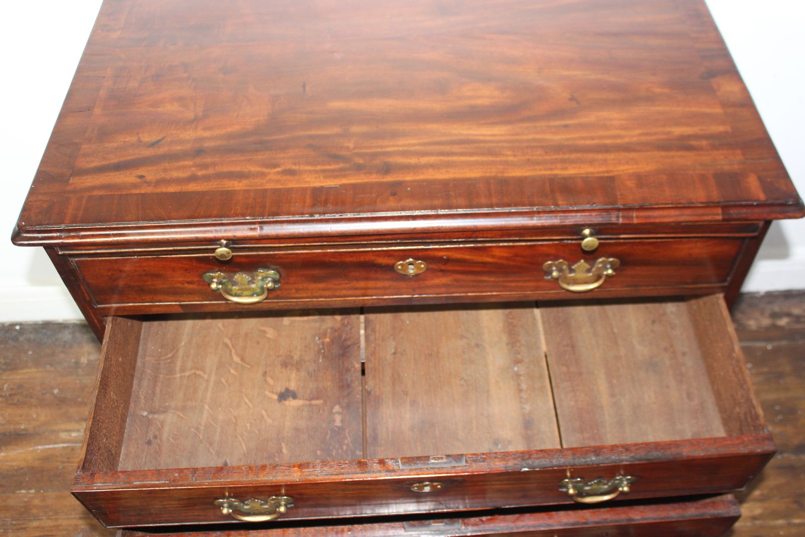 photo furniture Antique George II Mahogany Chest Of Drawers, C.1740