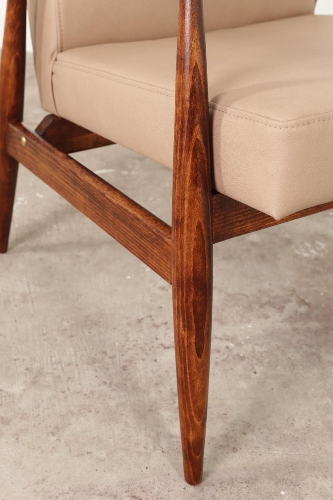Scandinavian Lounge Chair Vege Lether Beige Classic Design Walnut Color Wood photo vinterior
