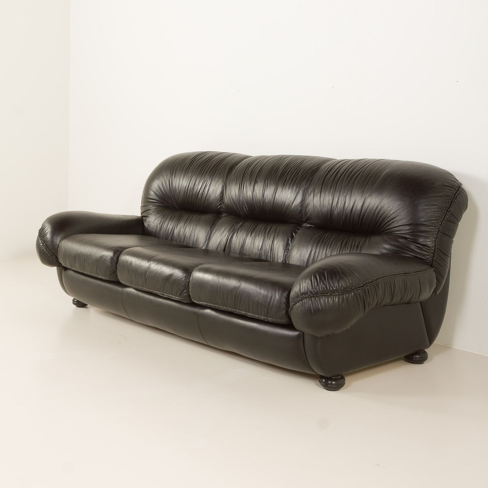 photo for sale Italian Mid Century Sofa By Linea Valentini, 1980s