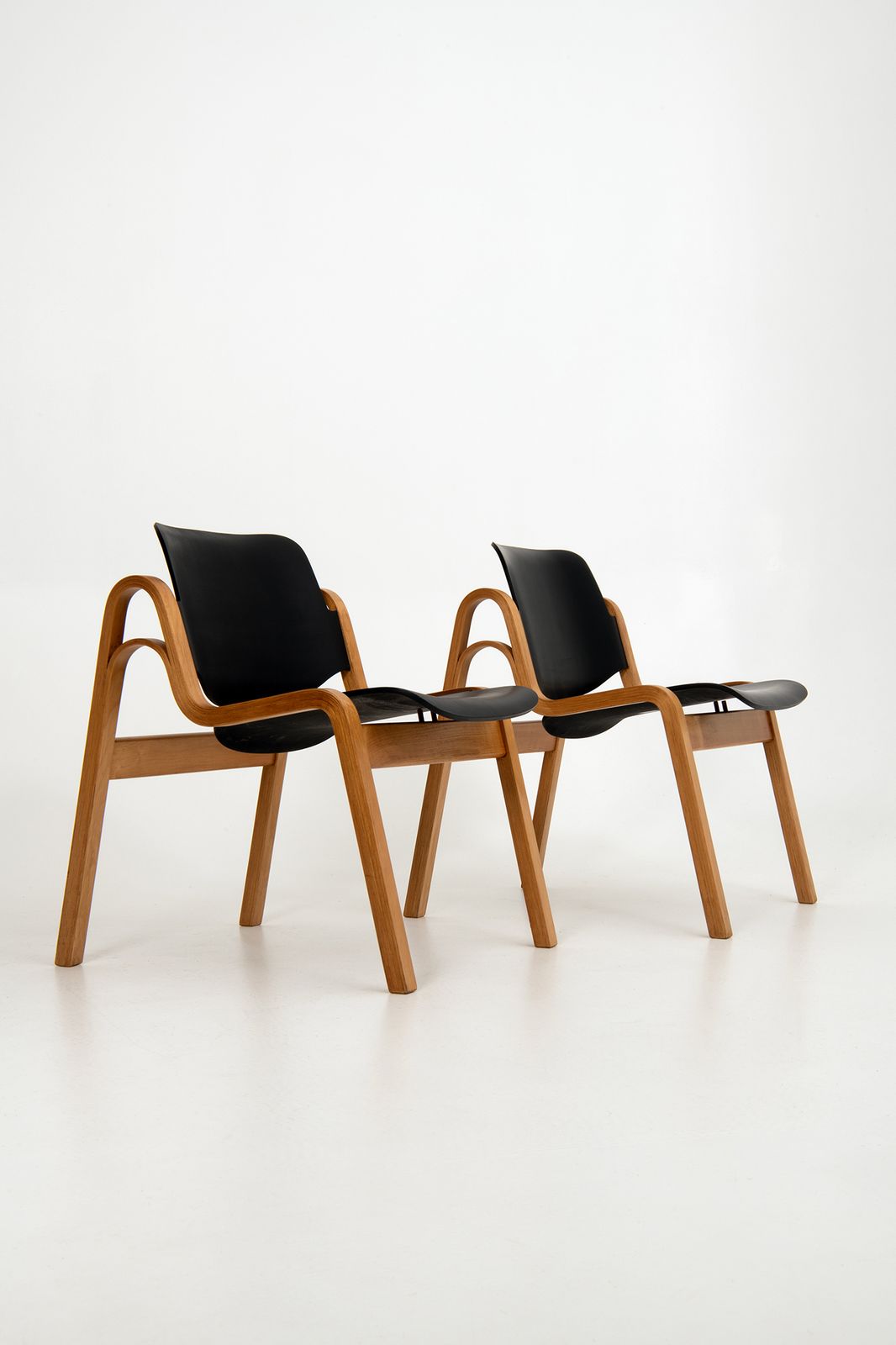 A Pair Of "Wilhelmina" Chairs   Ilmari Tapiovaara