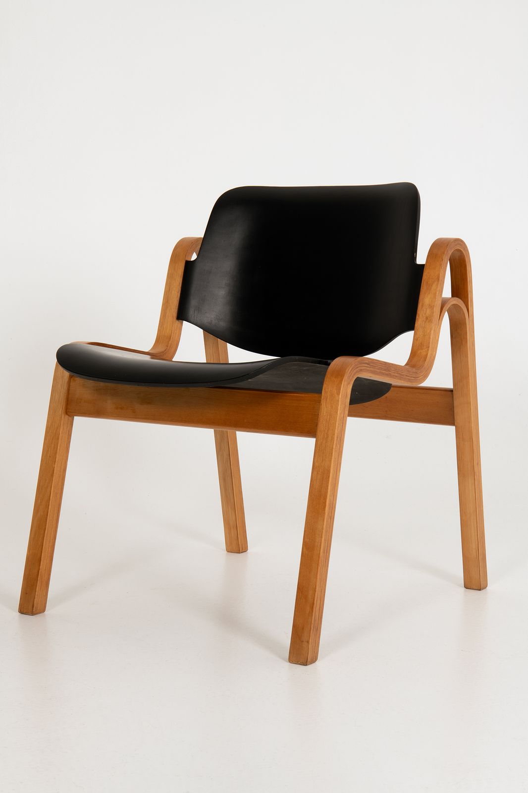 A Pair Of "Wilhelmina" Chairs   Ilmari Tapiovaara photo buy