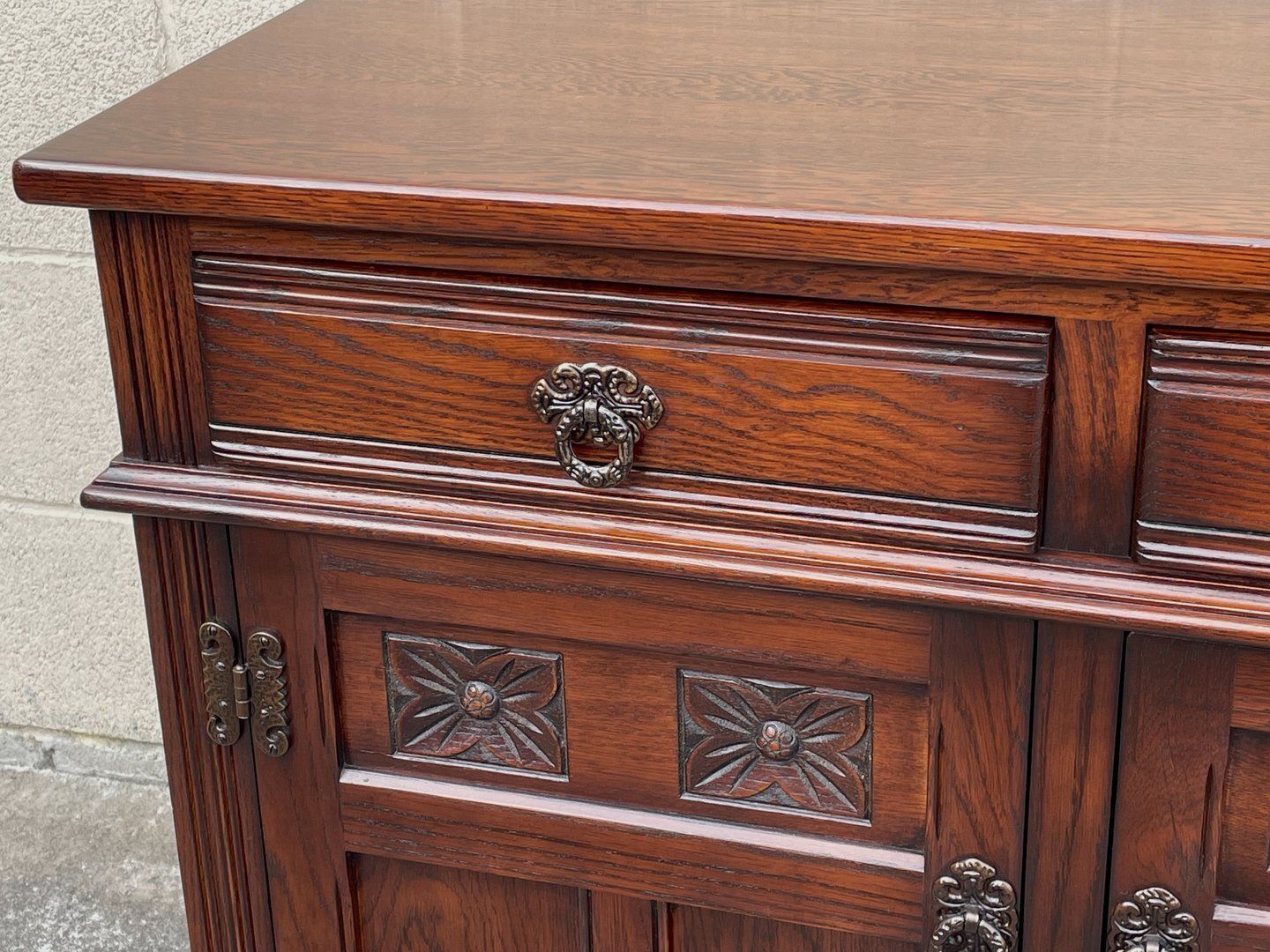 A Wood Brothers Old Charm Tudor Brown Carved Oak Sideboard / Dresser Base / Cupboard / Cabinet photo 795.0