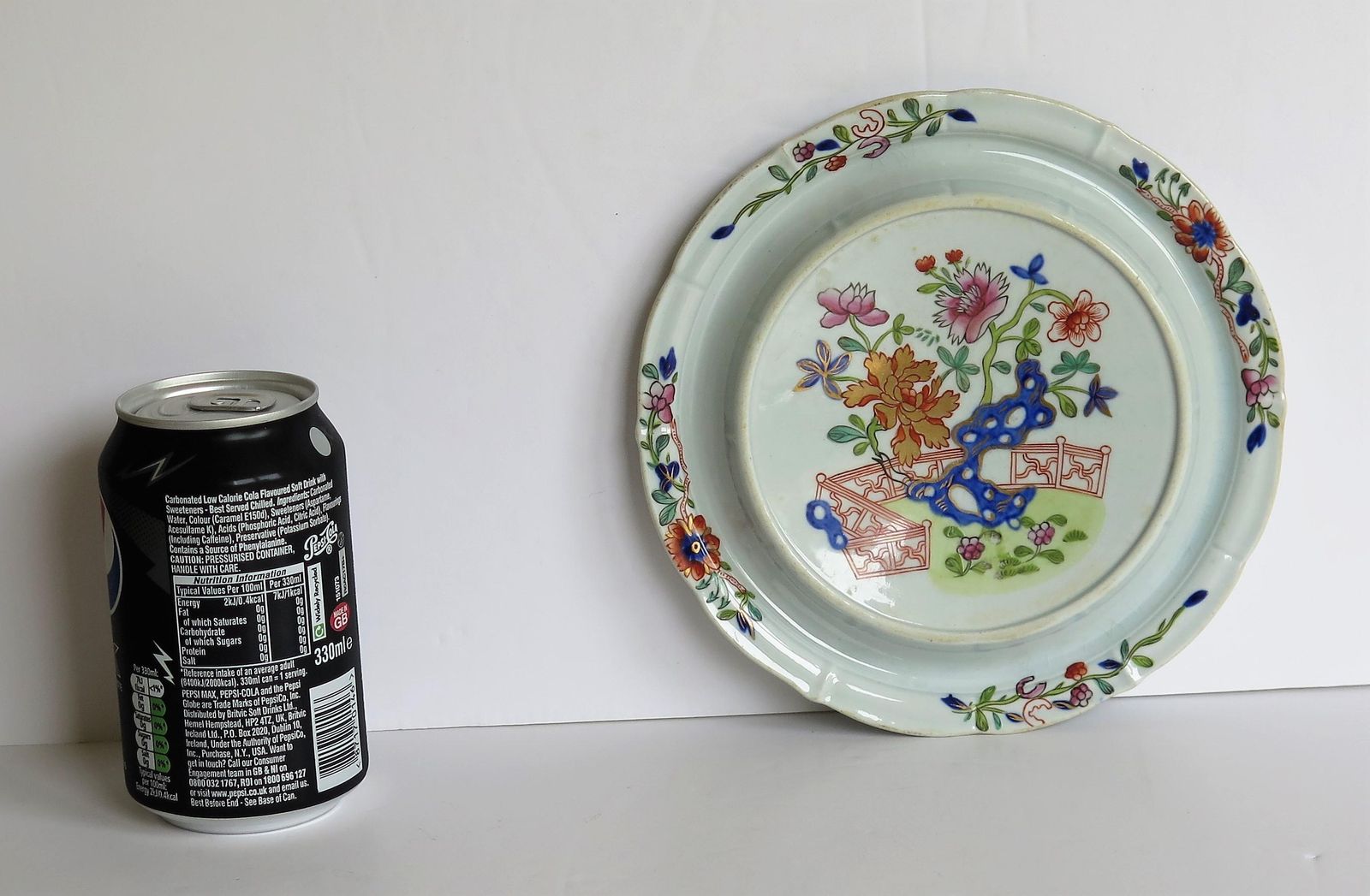 photo vintage Early Mason's Ironstone Teapot Stand In Fence, Rock And Gold Flower Ptn