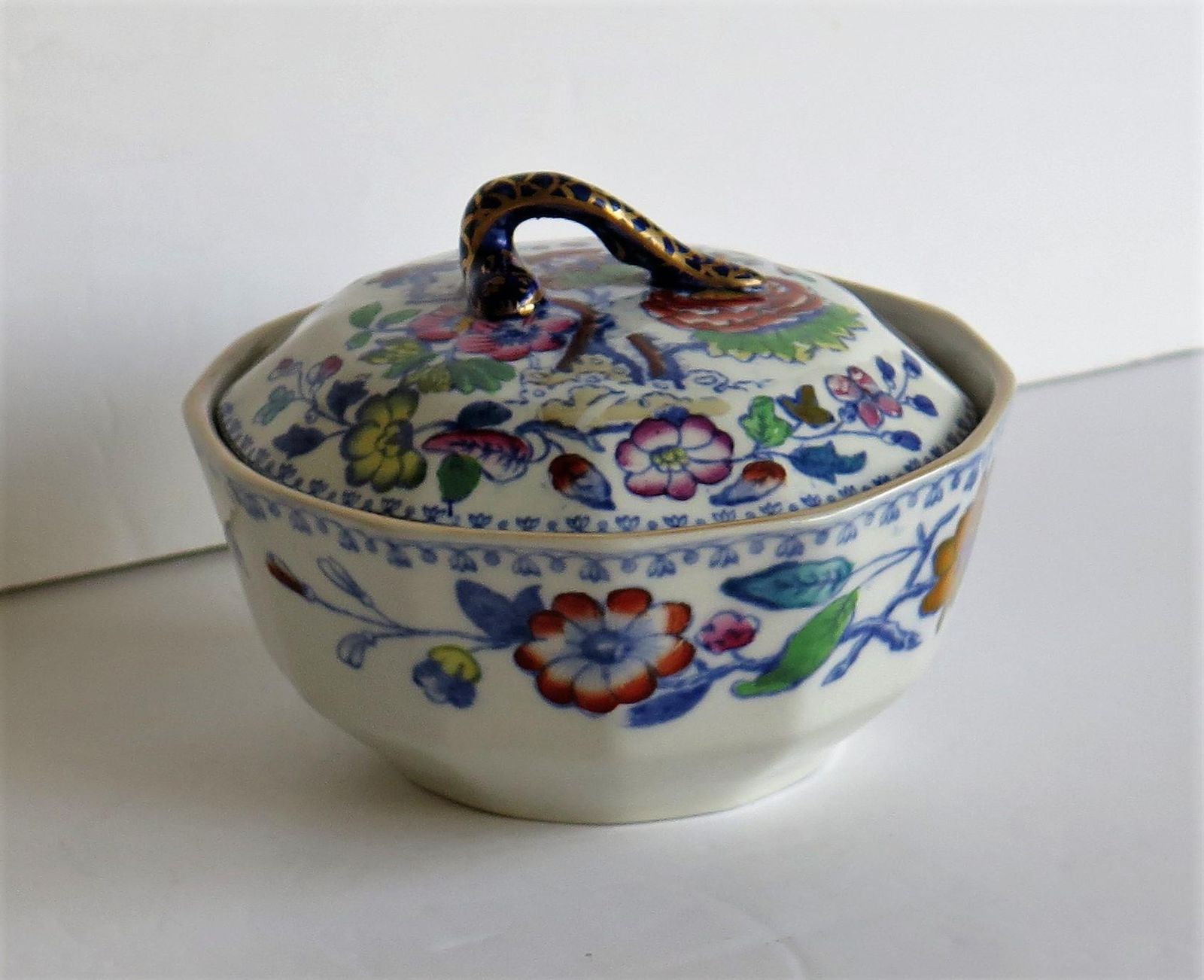 Mason's Ironstone Lidded Dish Or Bowl In Flying Bird Pattern, Circa 1890 photo vinterior