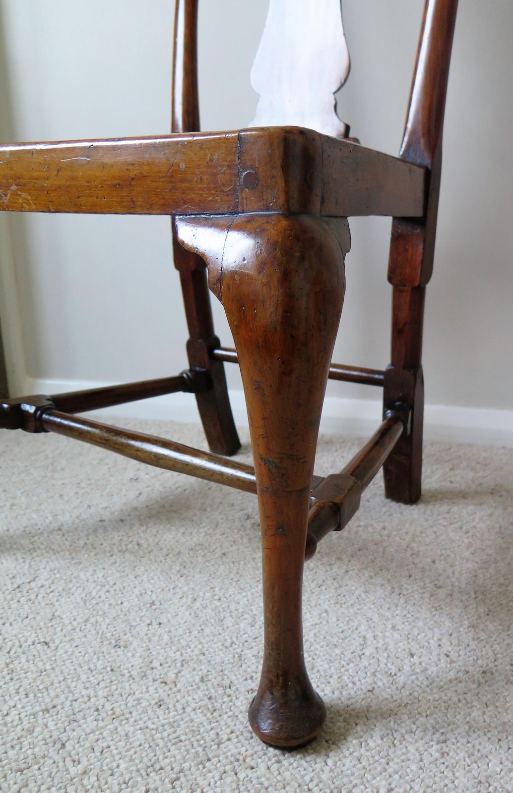photo vintage Queen Anne Period Walnut Chair Cabriole Legs And Stretchers, English Circa 1700