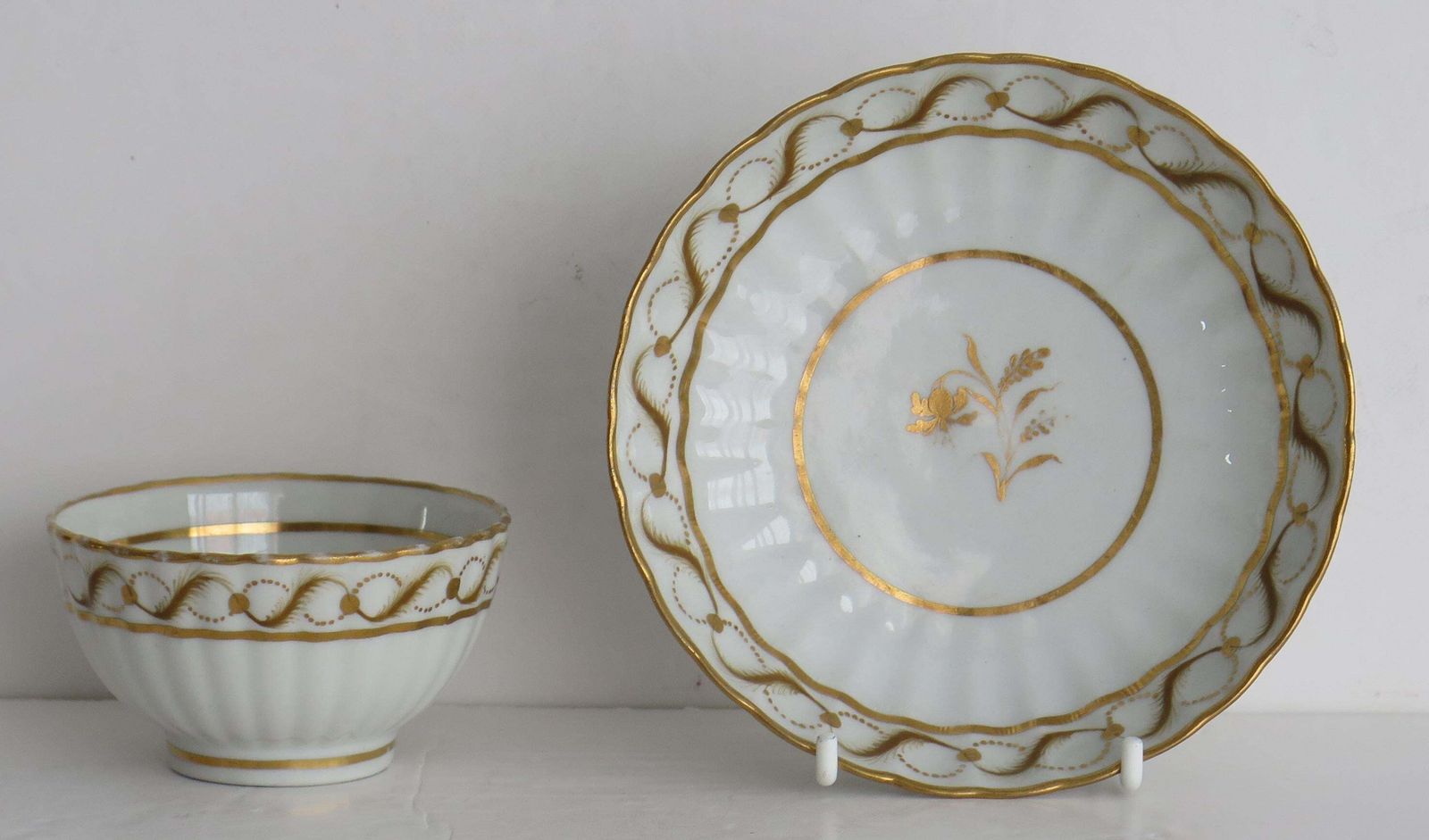 Fine Georgian New Hall Porcelain Tea Bowl & Saucer Gold Pattern 142, Circa 1785 photo for sale