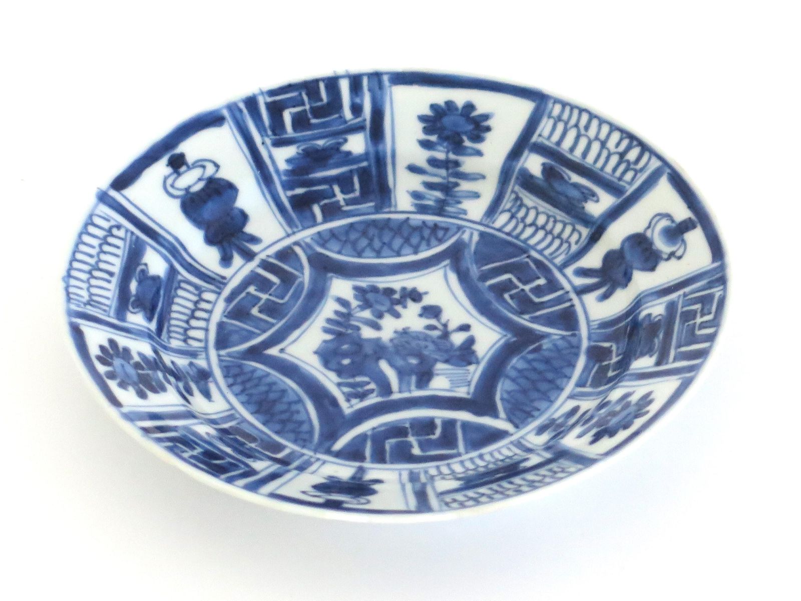 photo furniture Chinese Kraak Period Plate Or Dish Porcelain Blue And White, Ming Wanli, Ca 1610