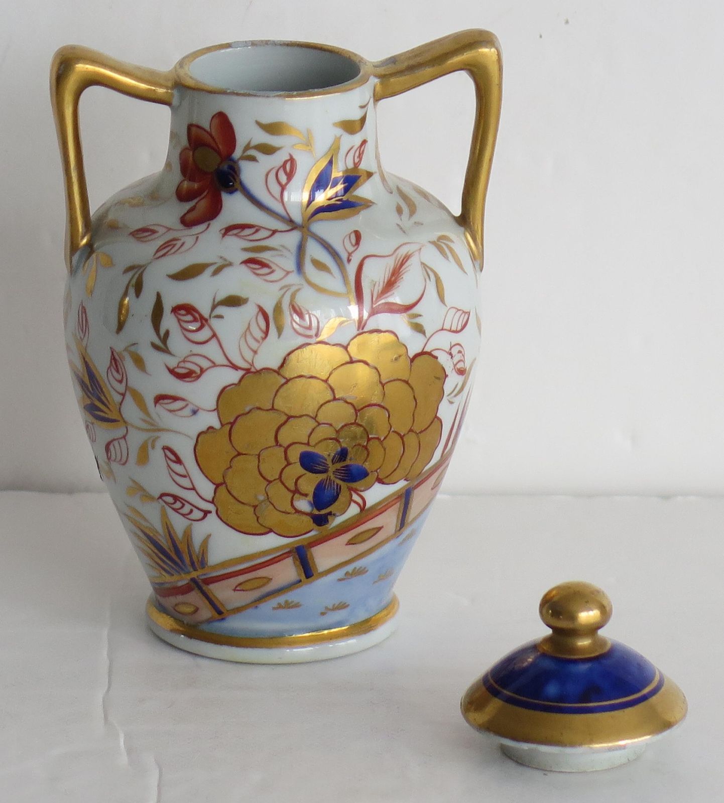 photo furniture Rare Mason's Ironstone Miniature Lidded Urn In Gold Rose Japan Pattern, Circa 1820