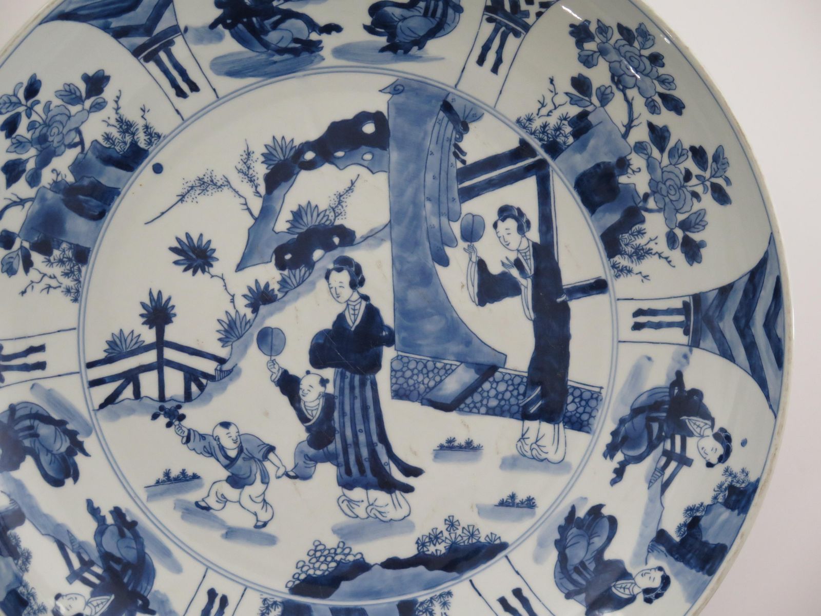 photo furniture Large Chinese Export Dish Or Plate Porcelain Blue & White 17 Inch Dia, Ca 1920s
