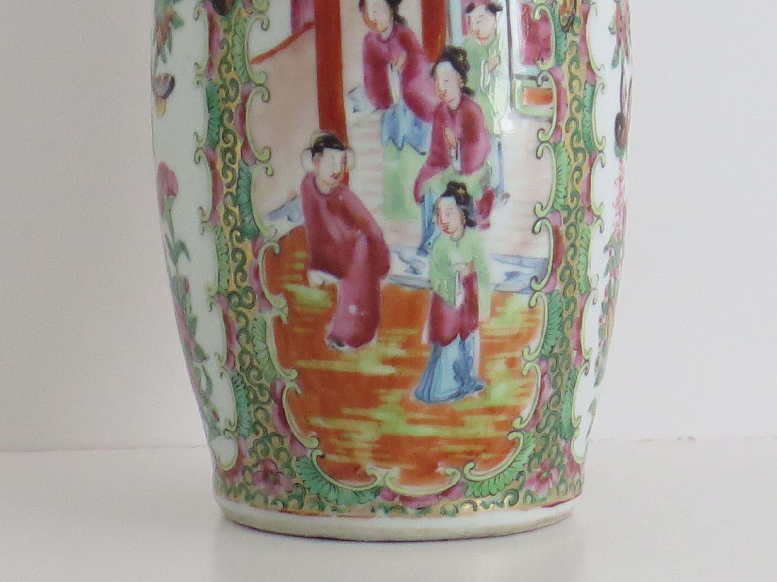 Antique Chinese Export Vase Canton Rose Medallion Porcelain, Qing Circa 1840 photo vintage